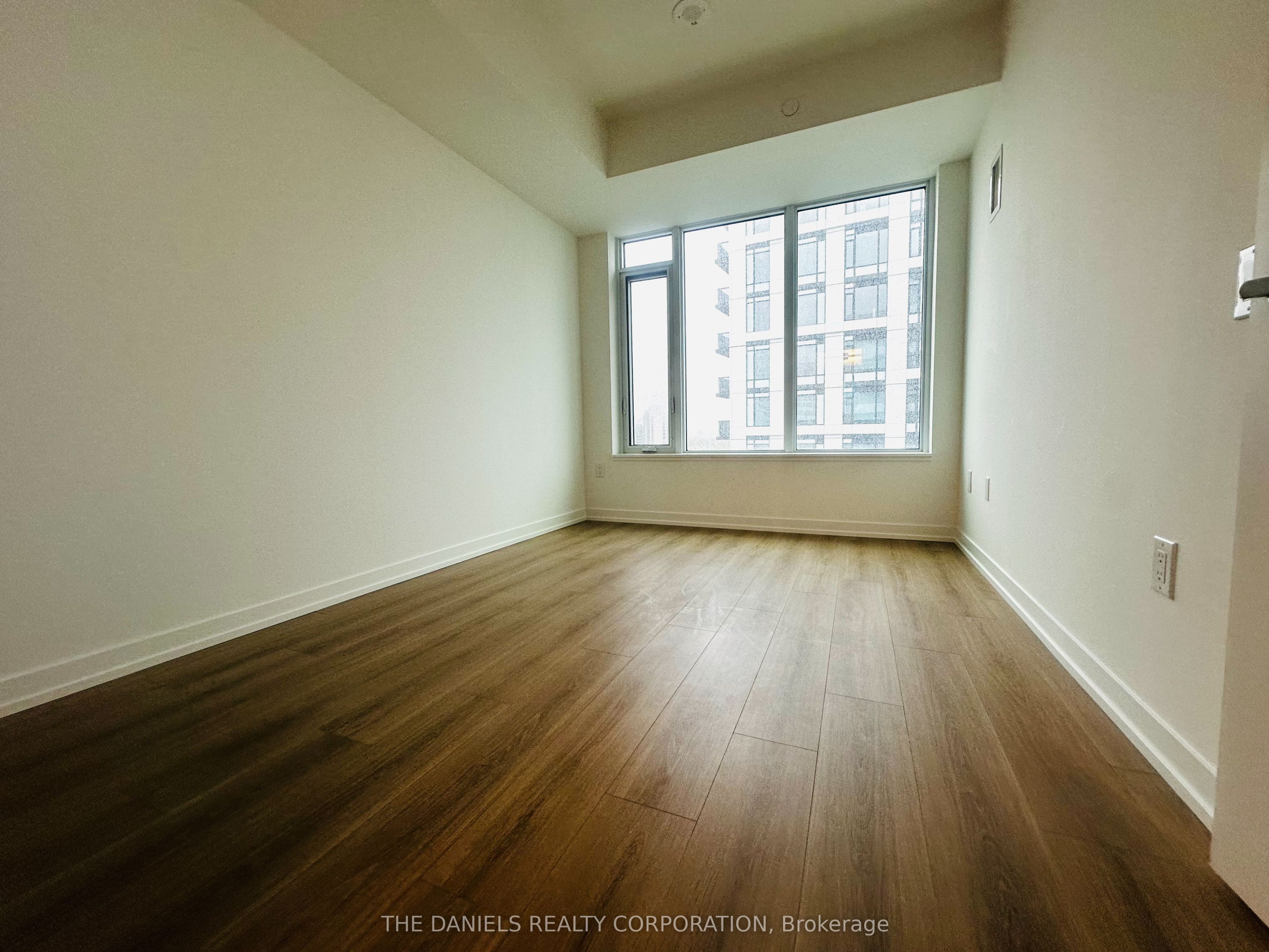 2485 Eglinton Avenue W 1204