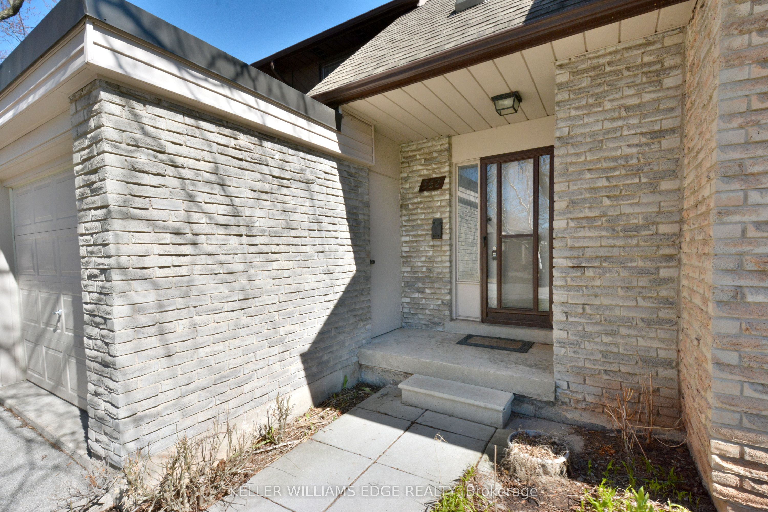 562 Forestwood Crescent