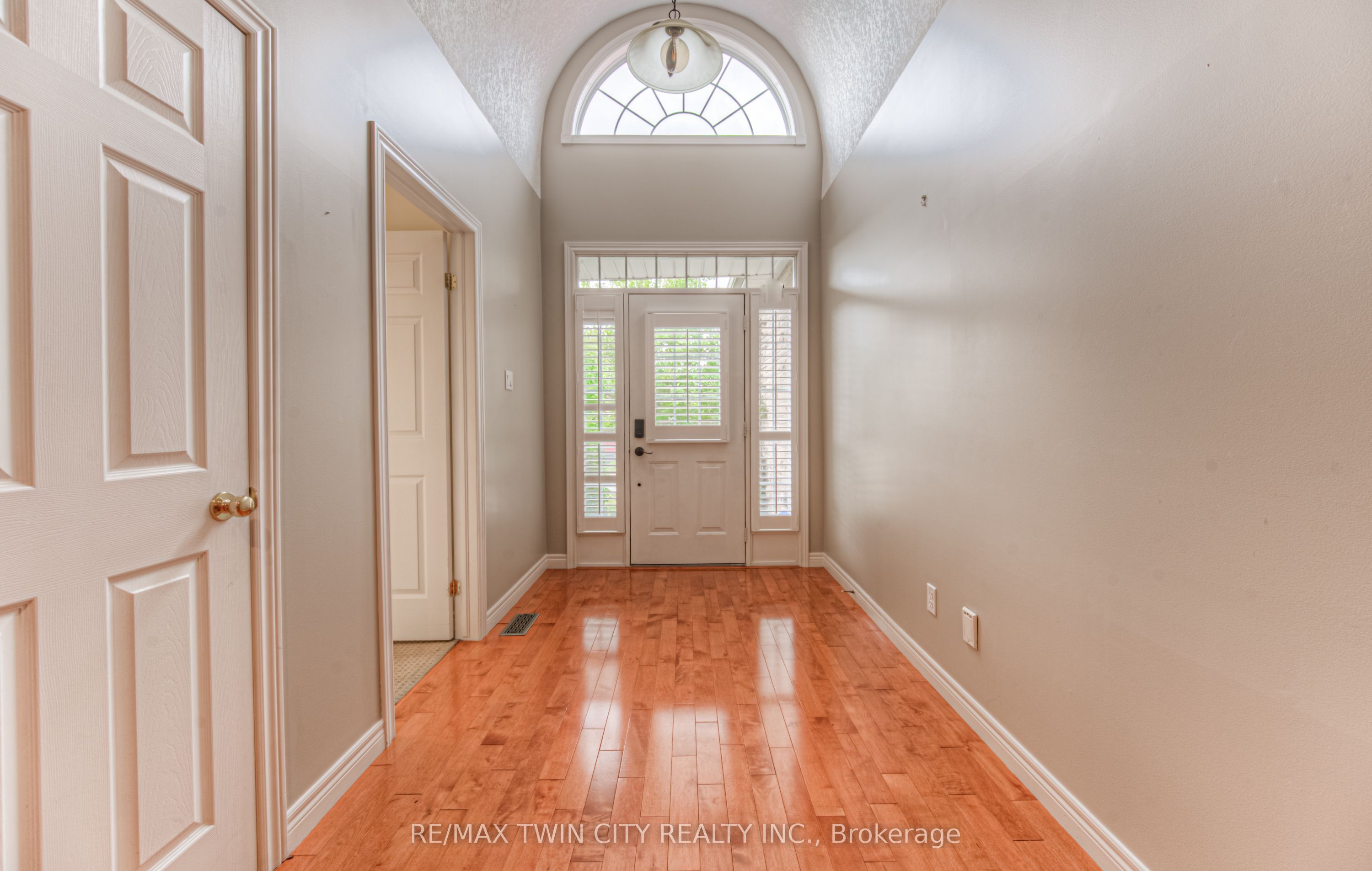 532 Birchleaf Walk E