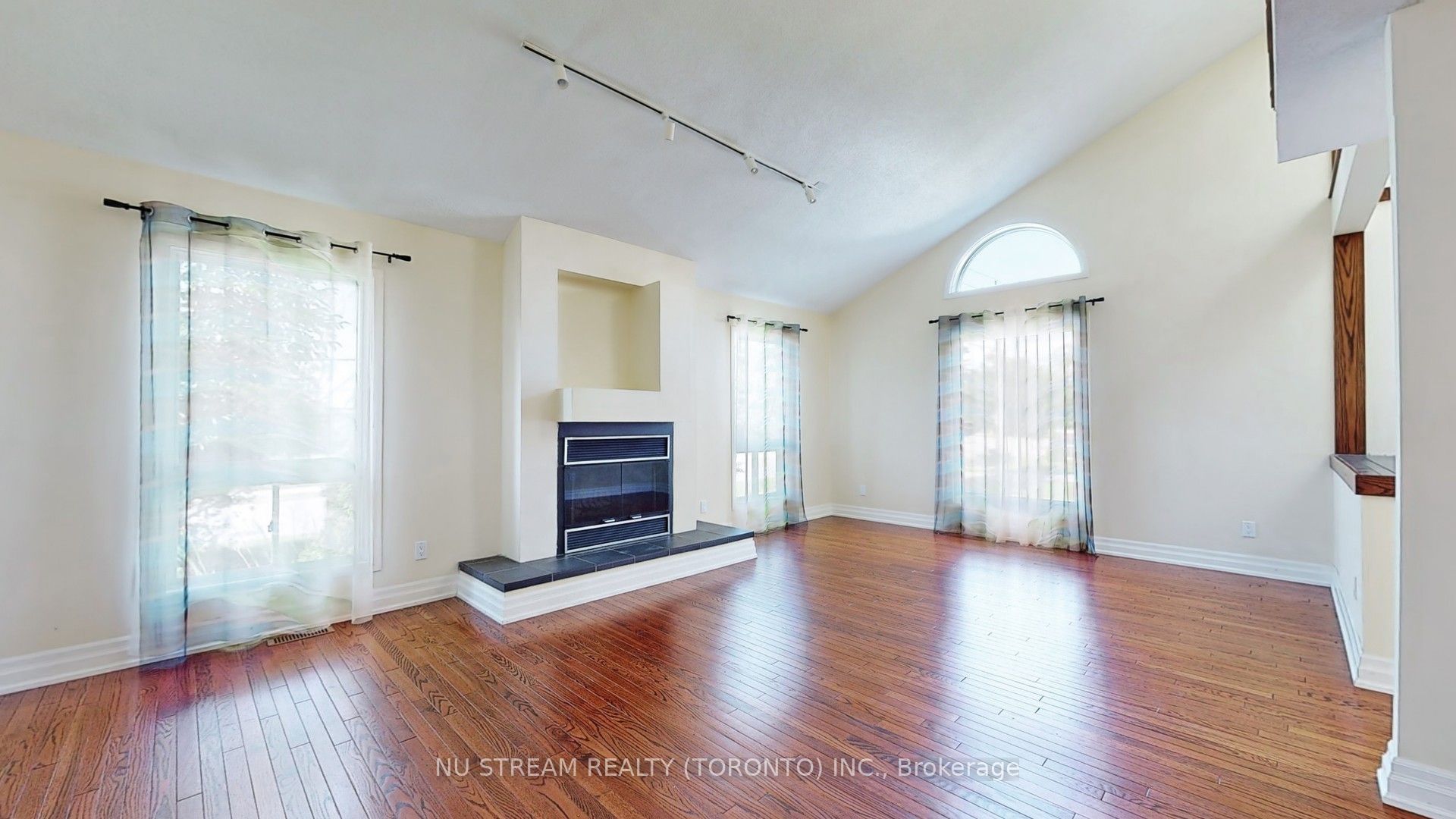 15 Bond Crescent