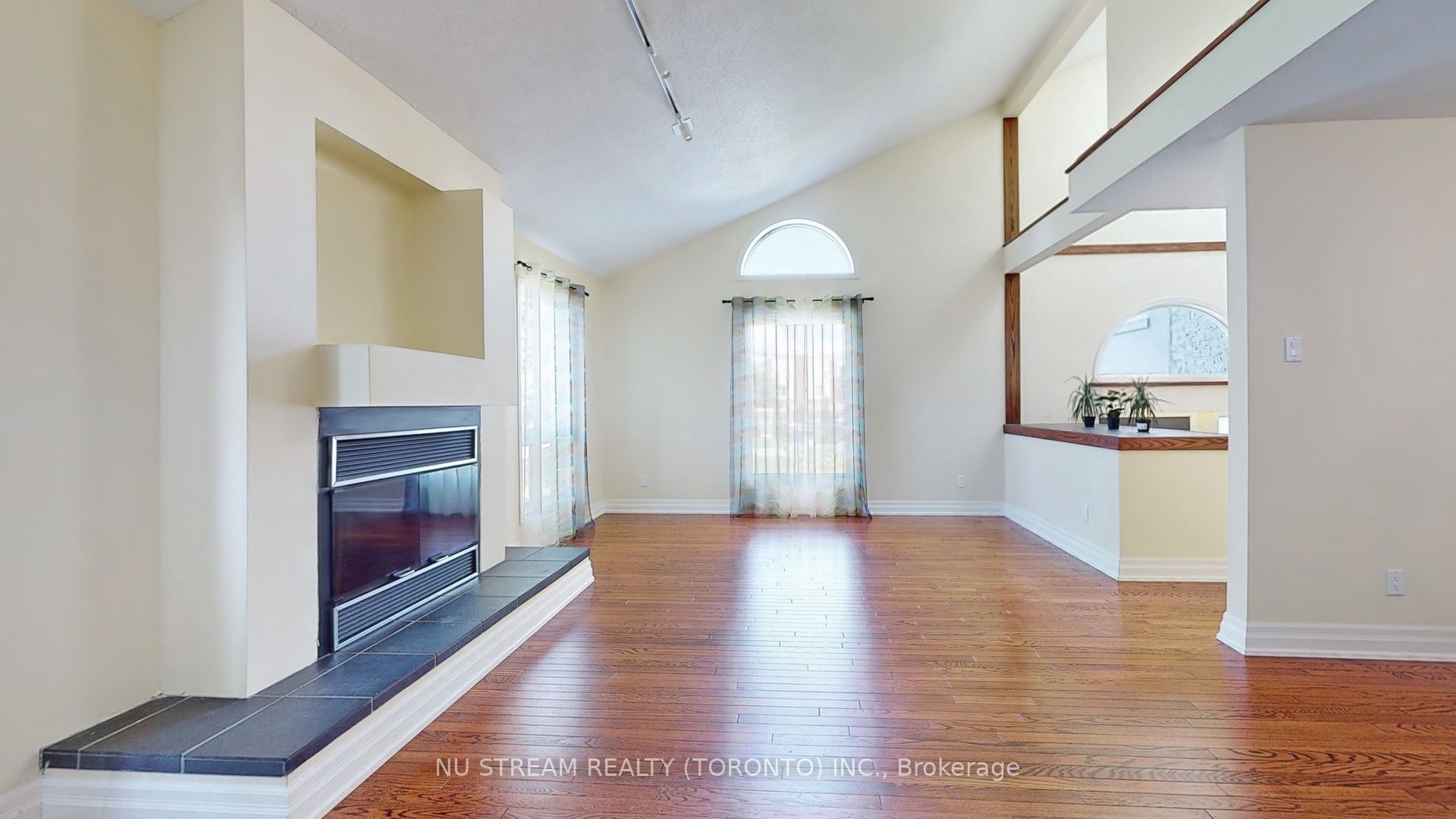 15 Bond Crescent