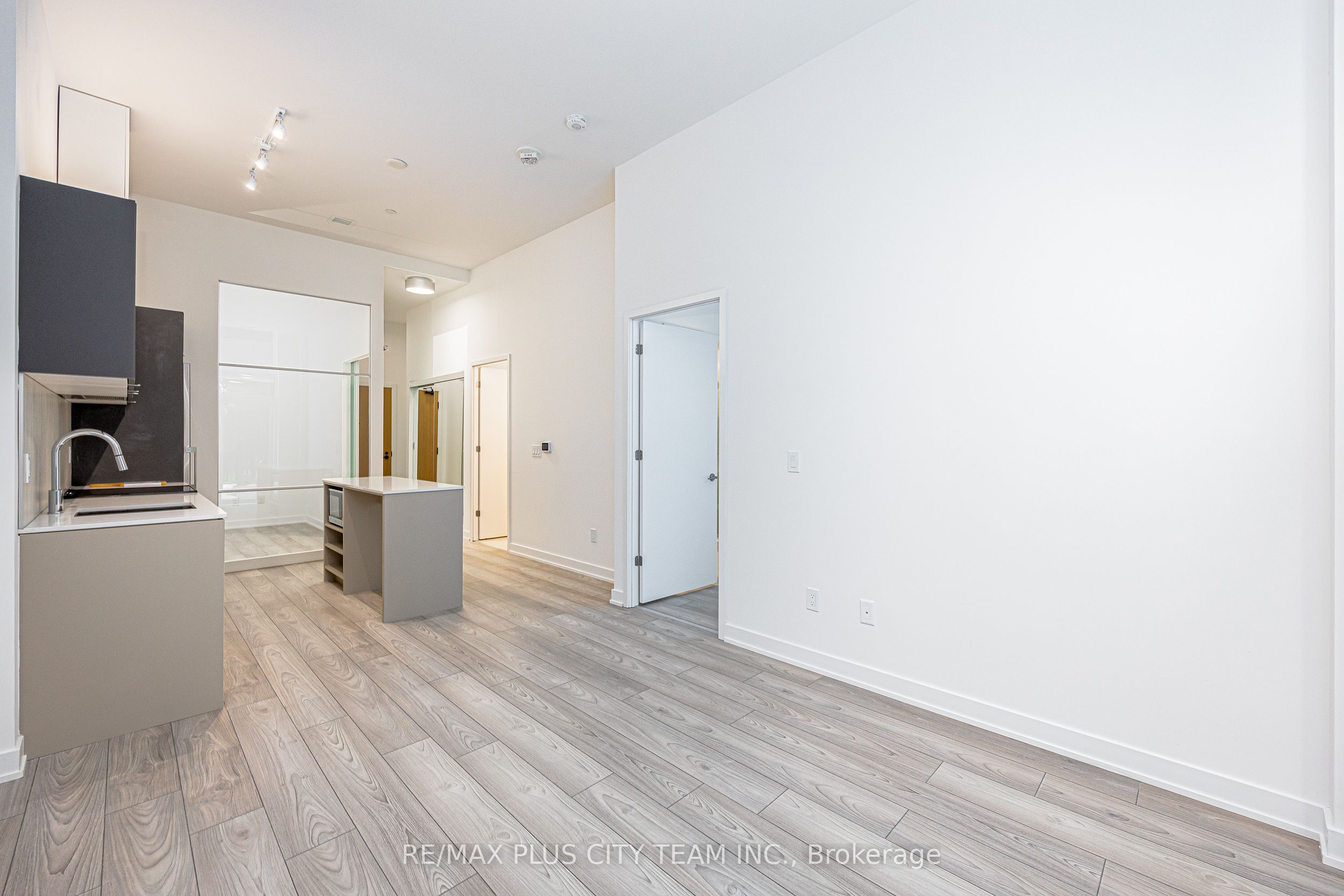 8 Tippett Road 105