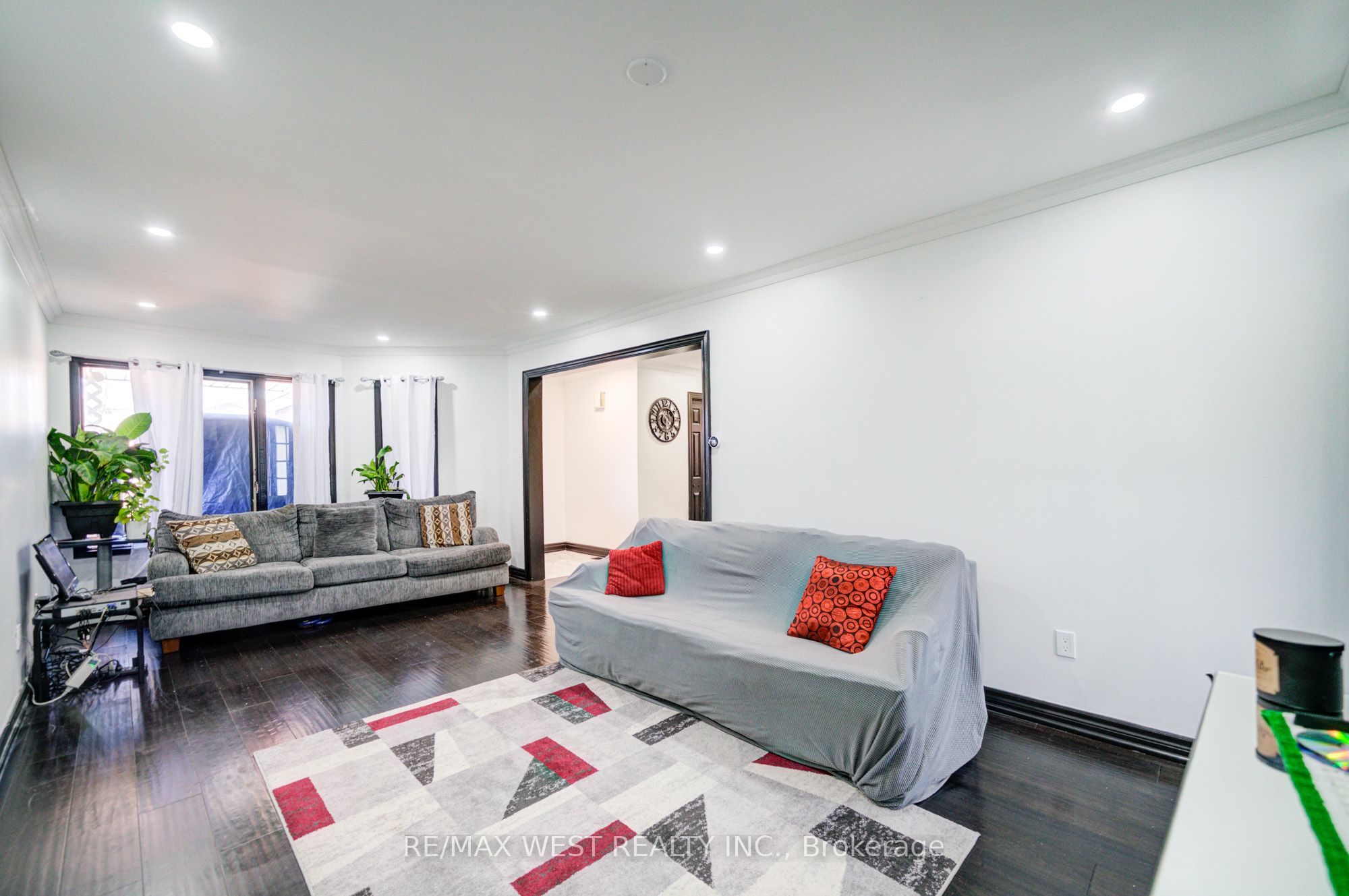 1648 Pepperwood Gate