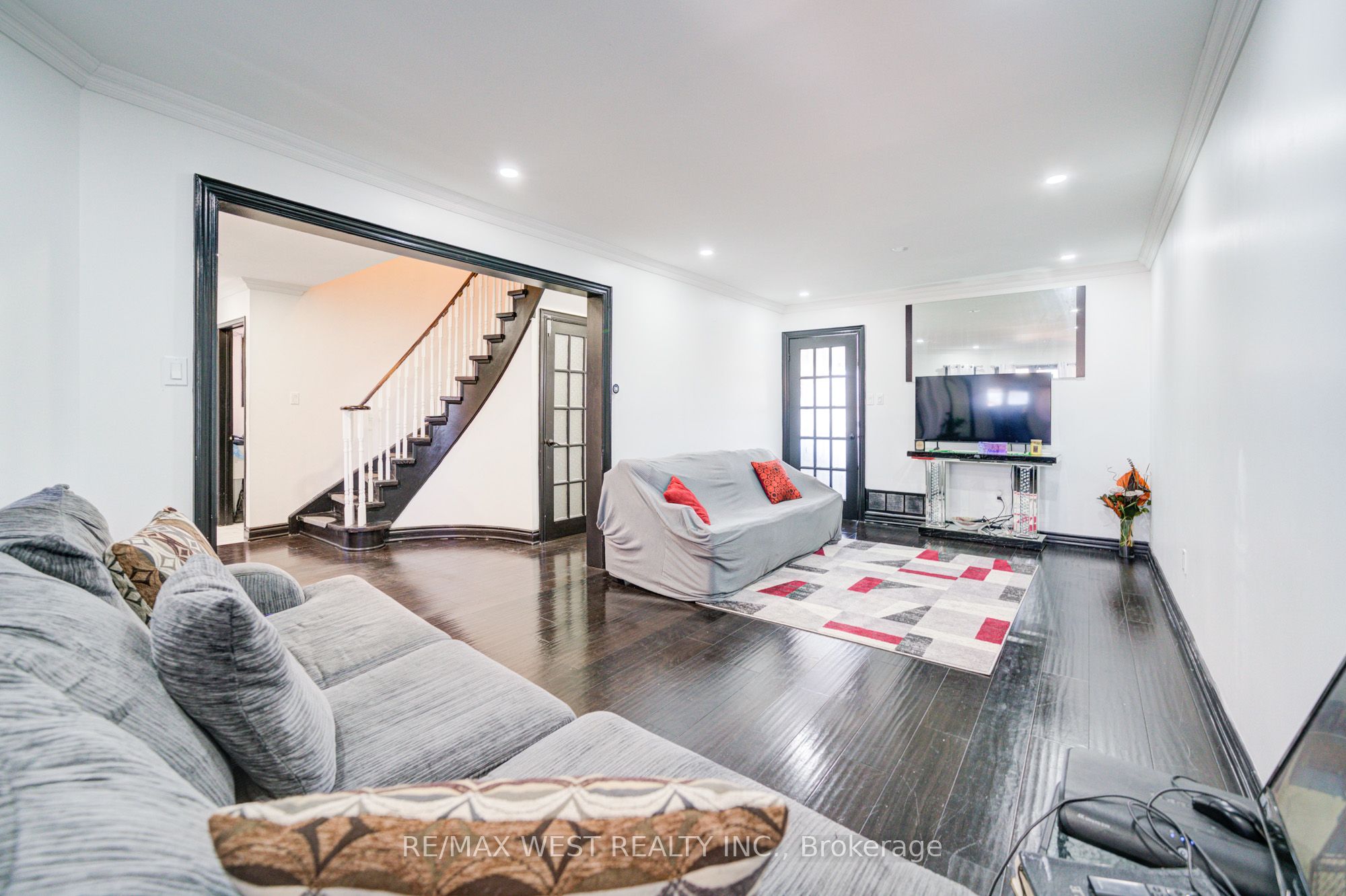 1648 Pepperwood Gate