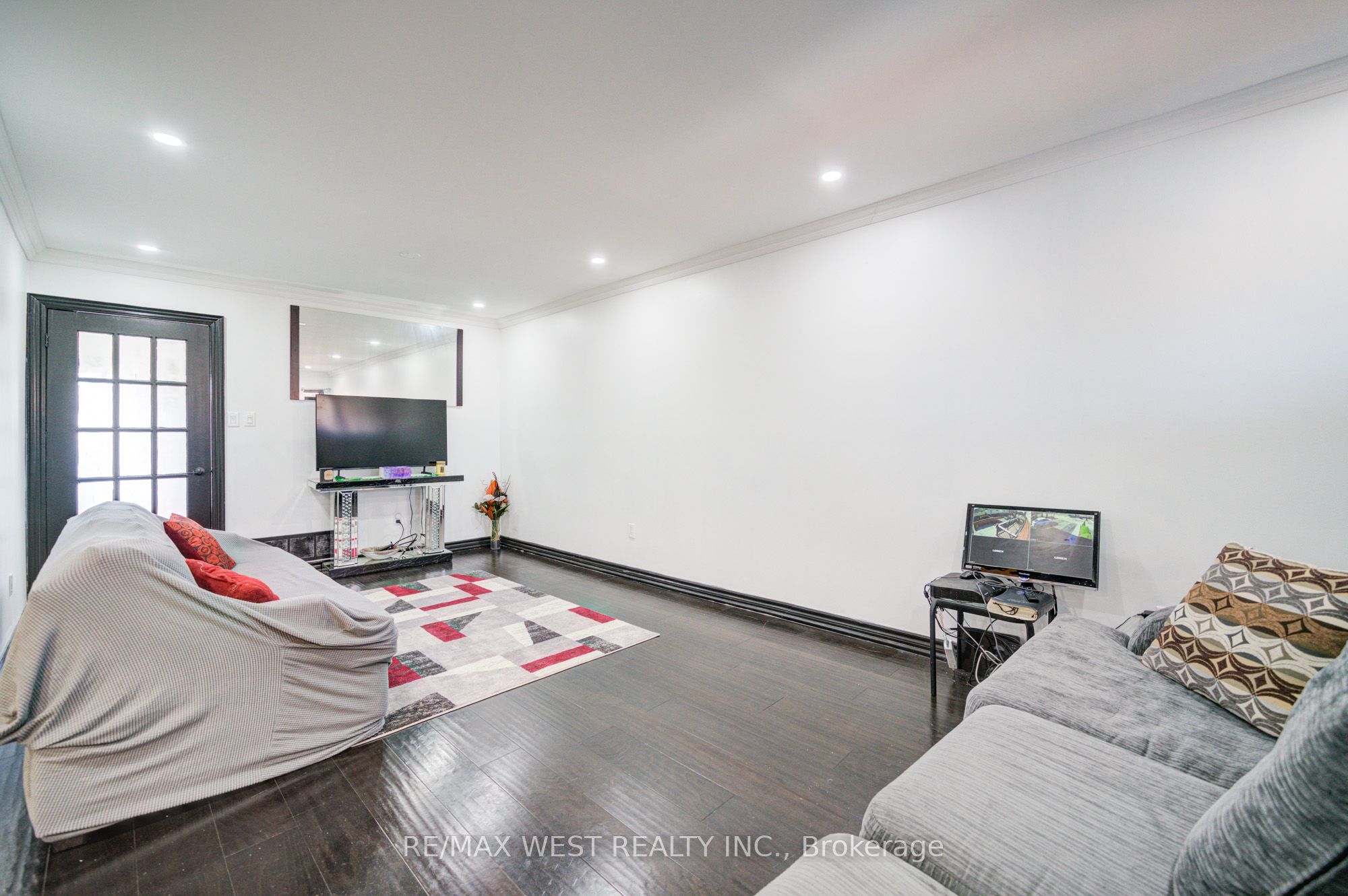 1648 Pepperwood Gate