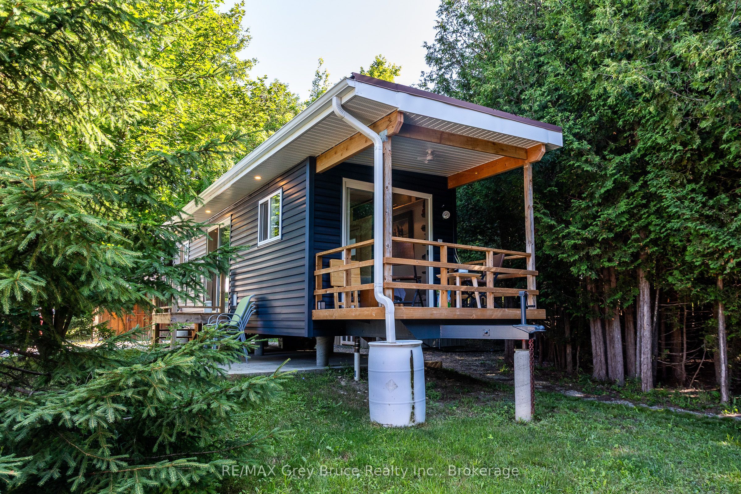 563878 Holland Glenelg Townline