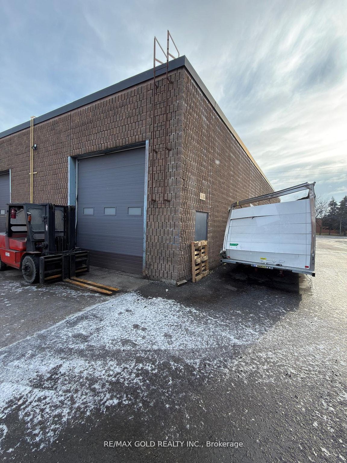 211 Wilkinson Road 8