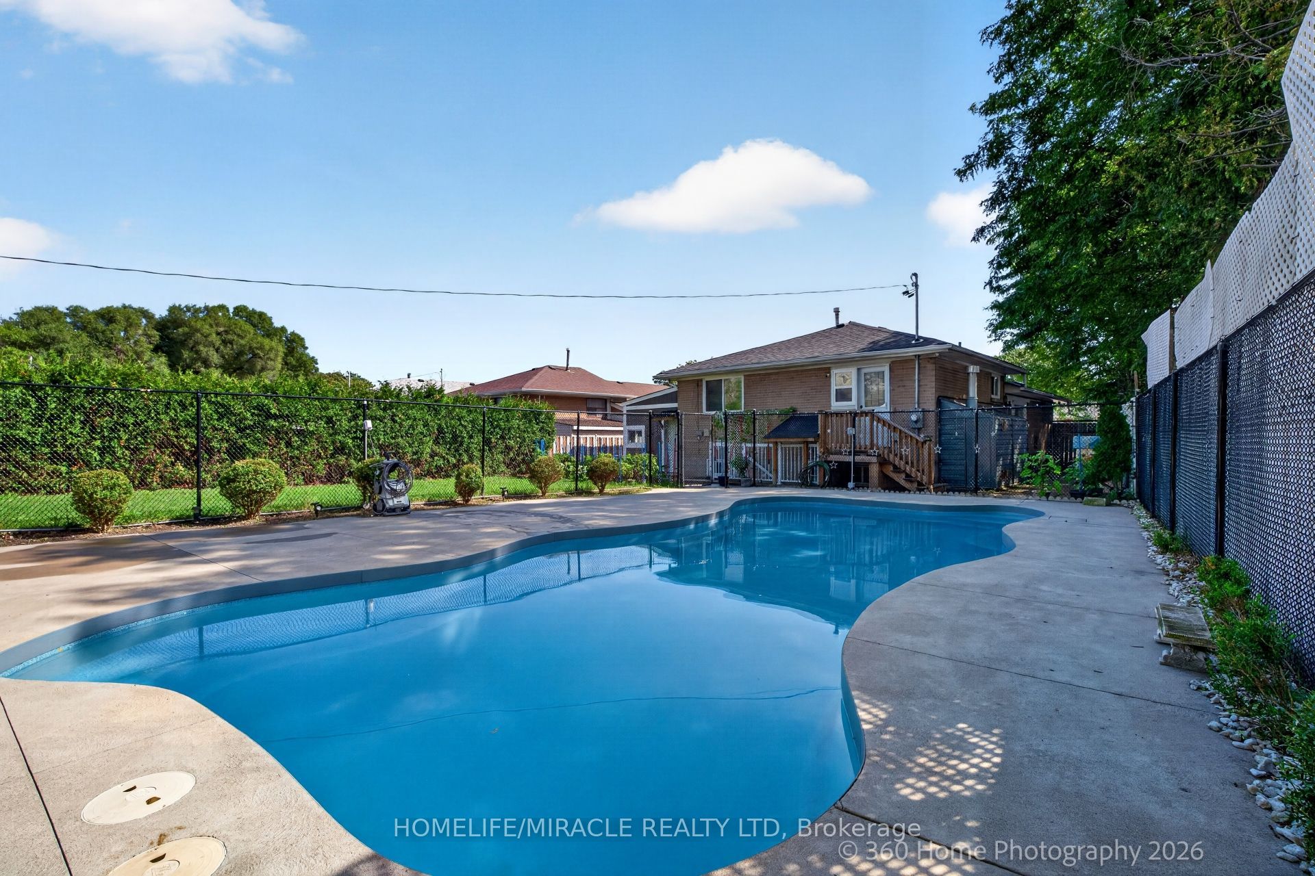 178 Kingsview Boulevard
