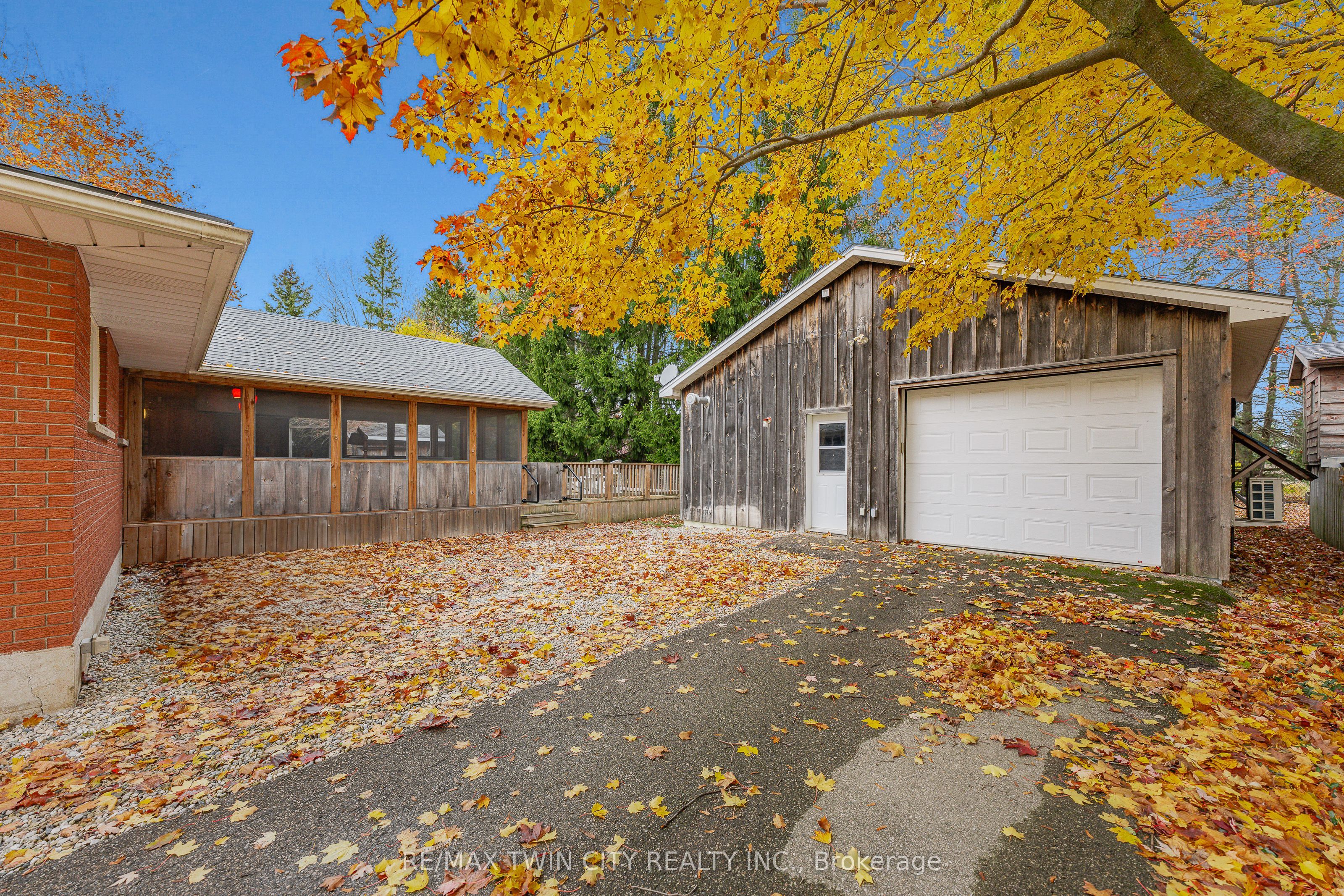 1297 Queens Bush Road