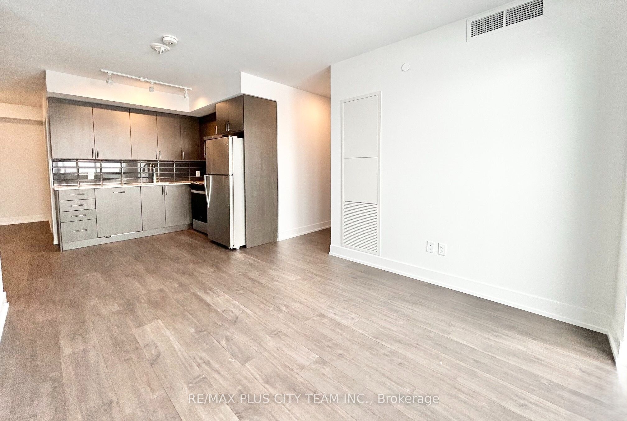 2550 Simcoe Street N 1217