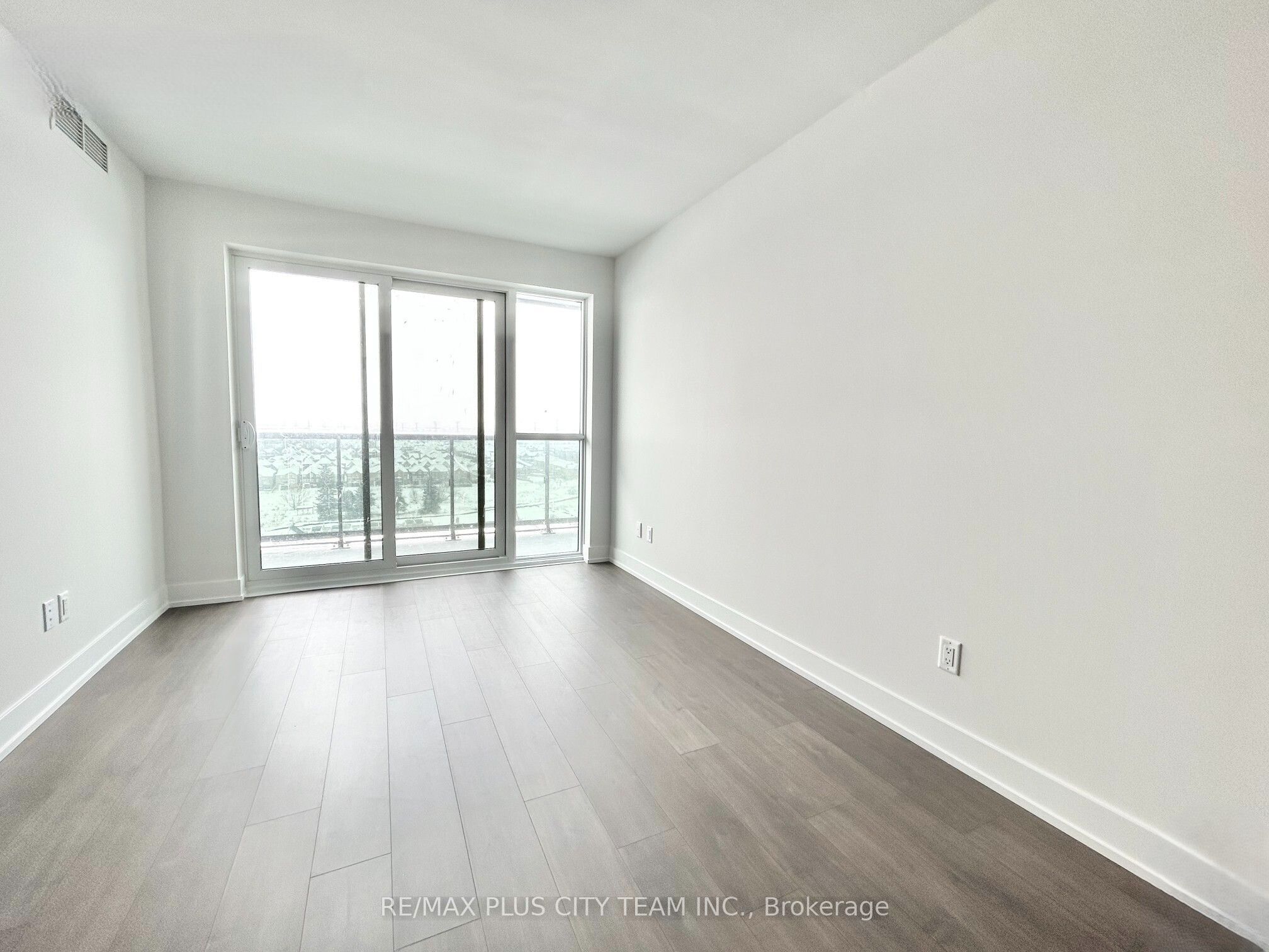 2550 Simcoe Street N 1217