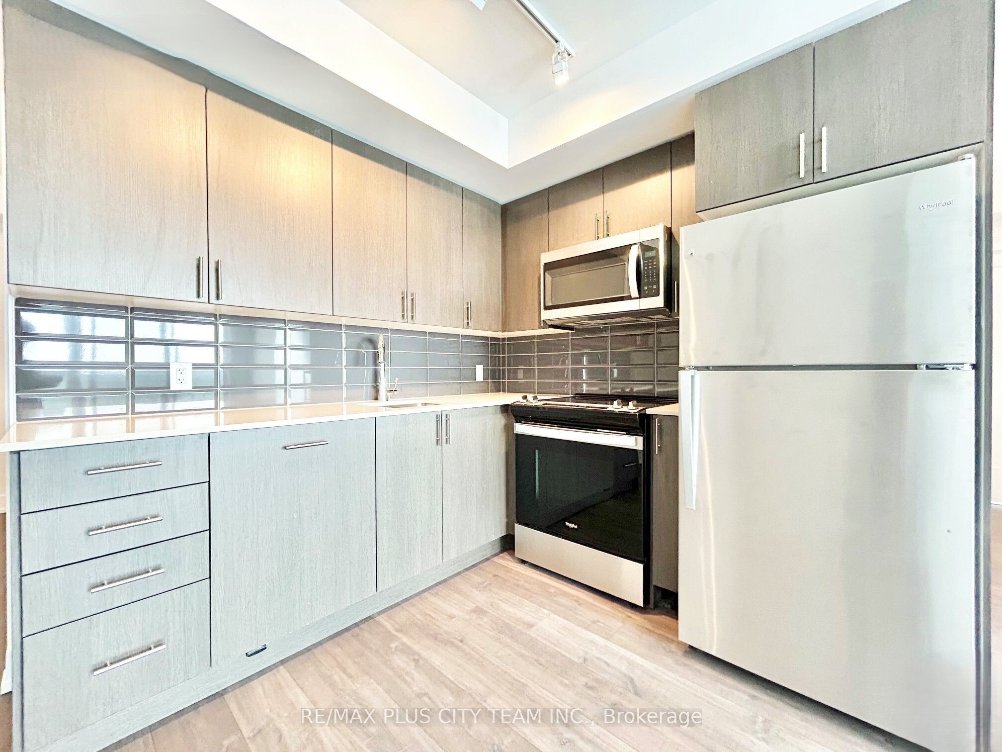 2550 Simcoe Street N 1217
