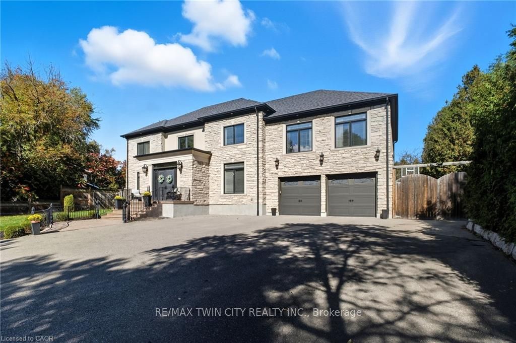 855 Avenue Road