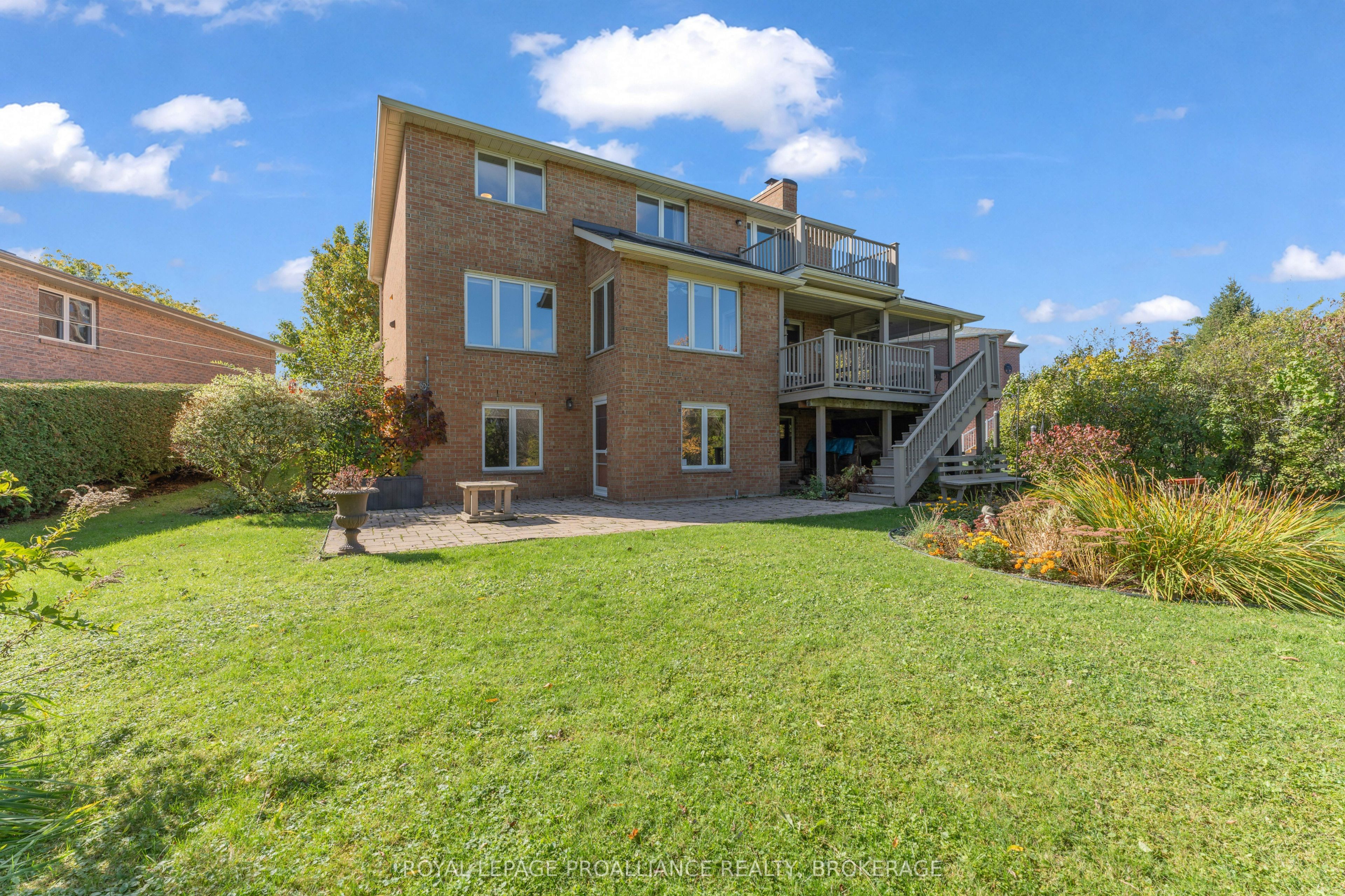 702 Parkside Crescent