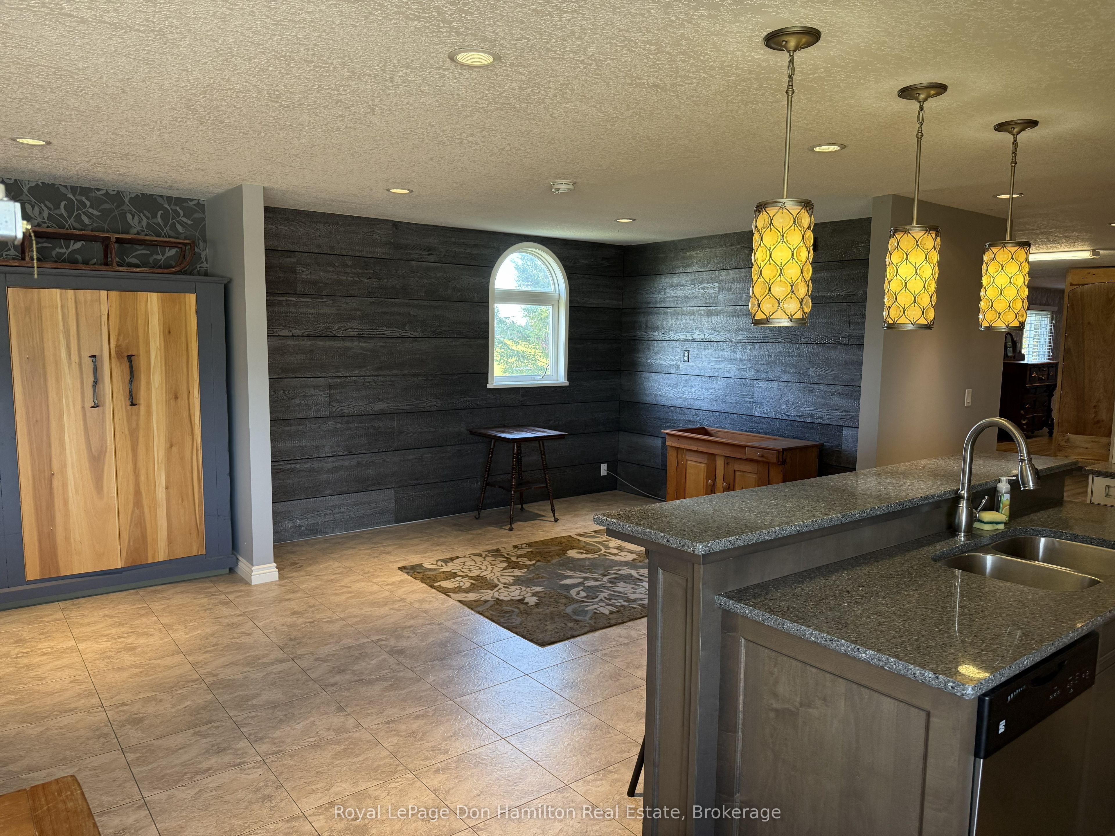 8519 Wellington Rd 86 Line W