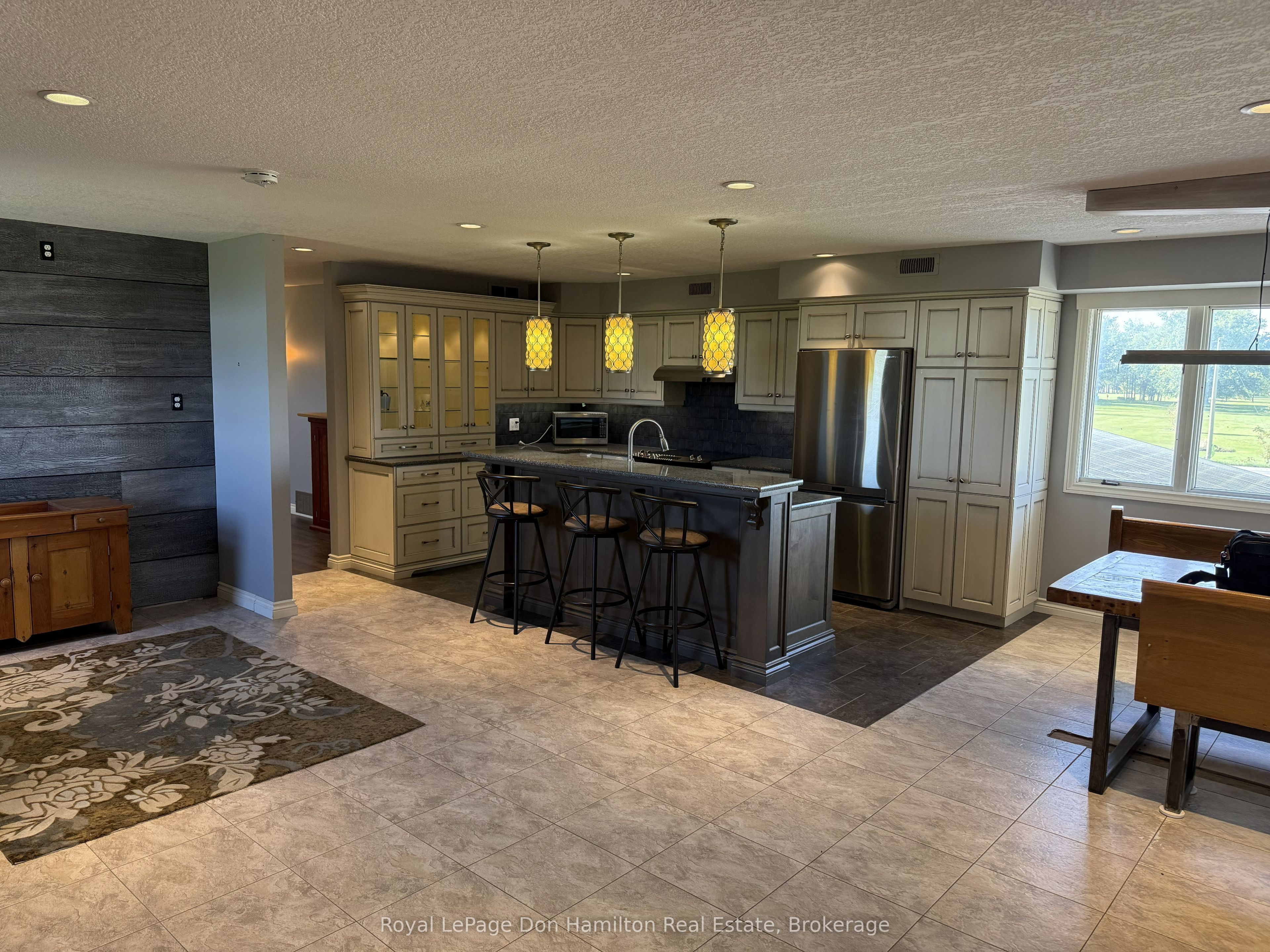 8519 Wellington Rd 86 Line W