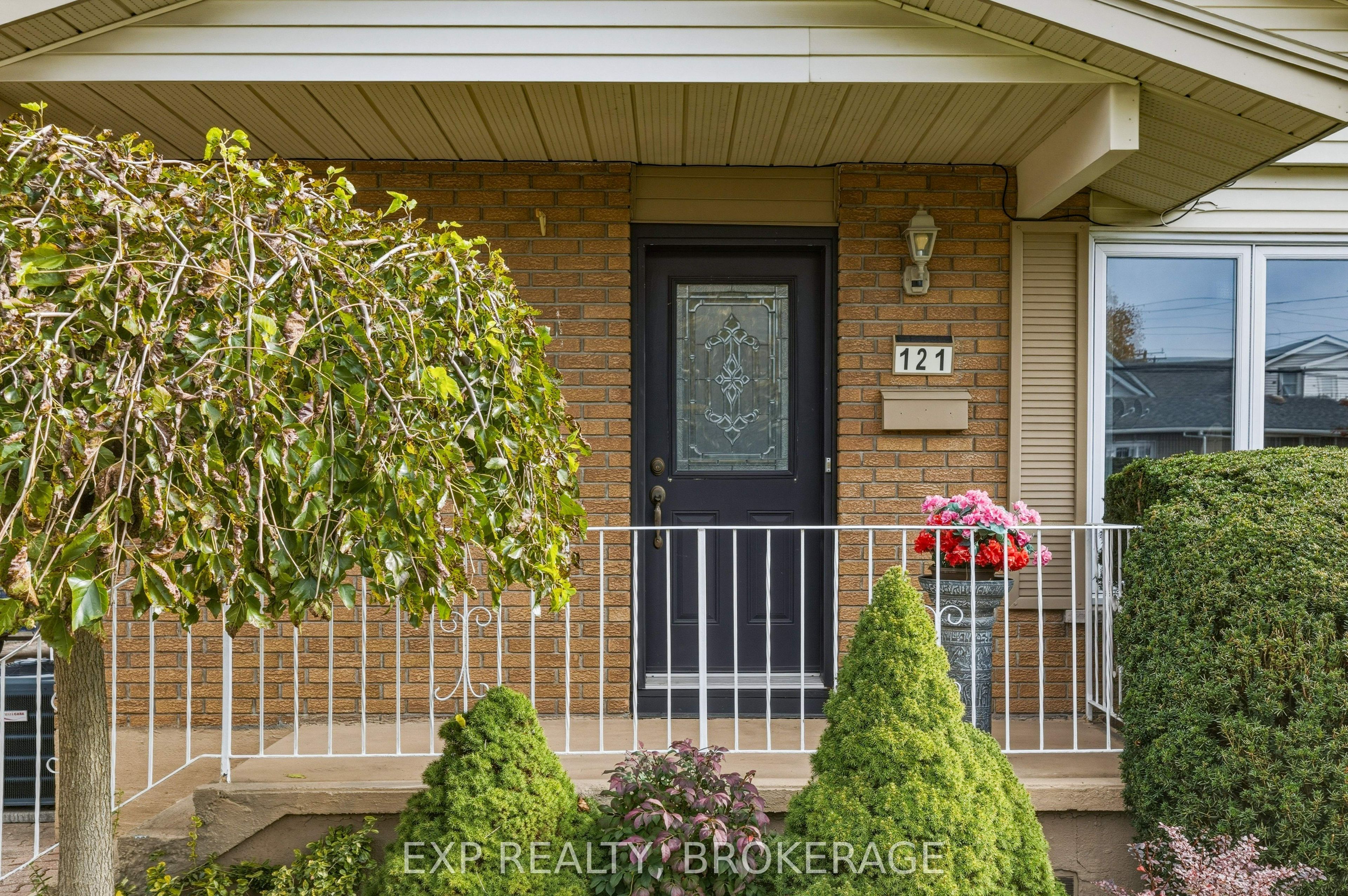 121 Butler Street E