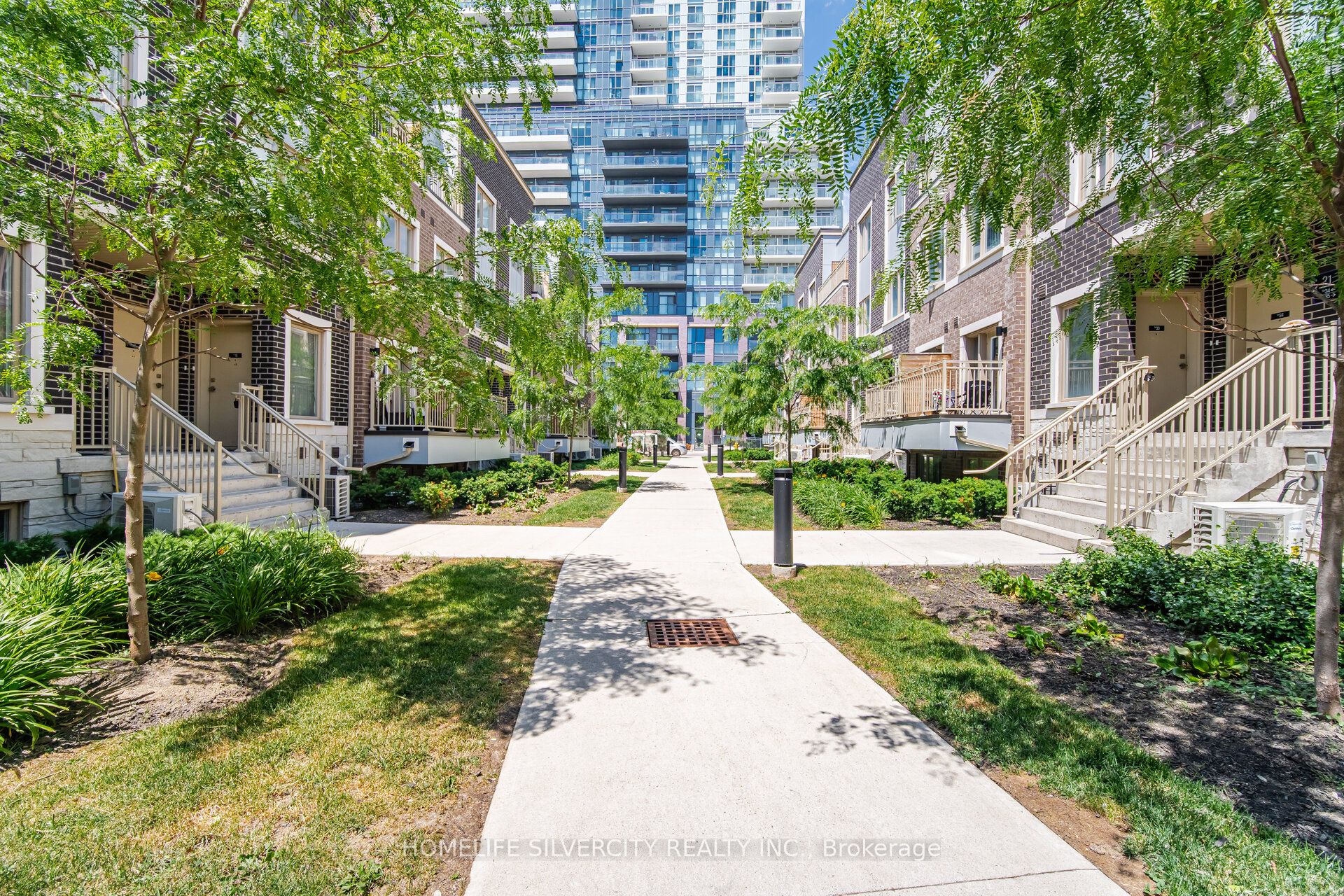 11 Honeycrisp Crescent 13