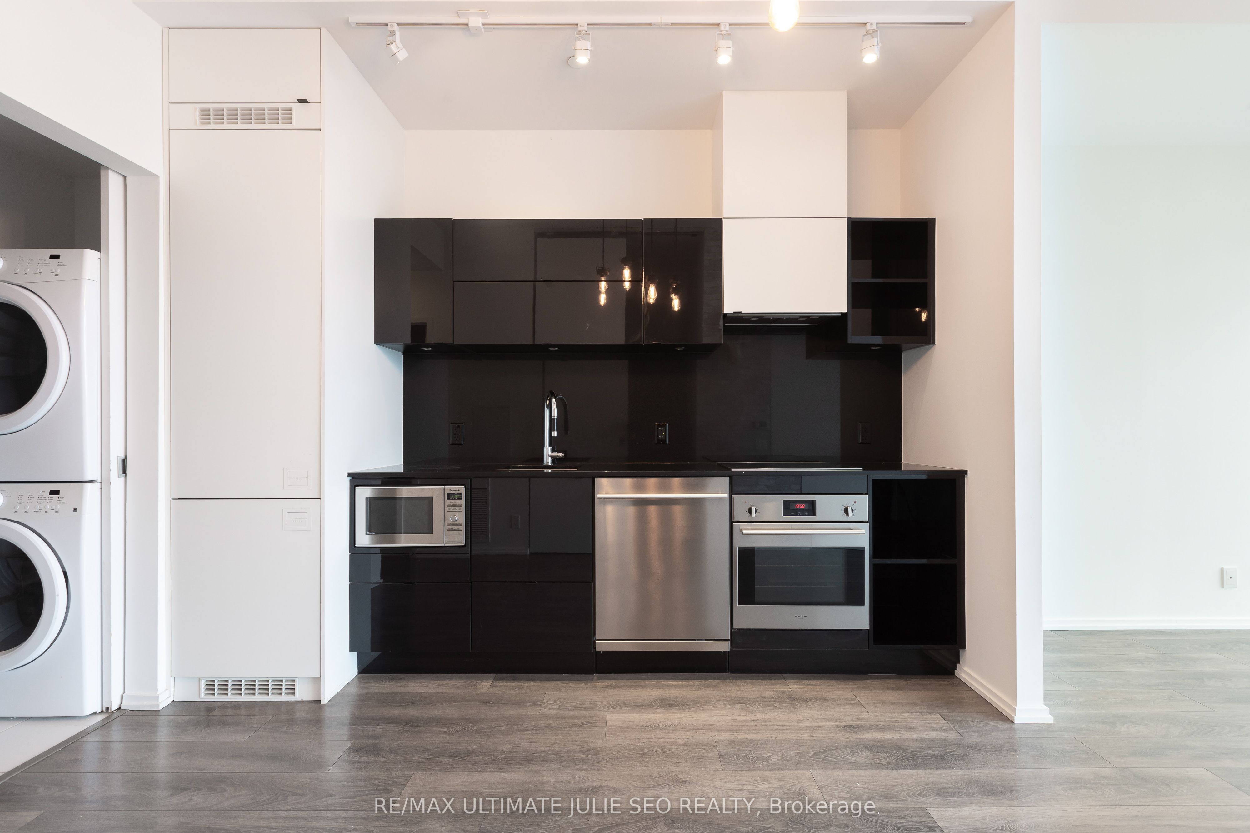 125 Peter Street 3606