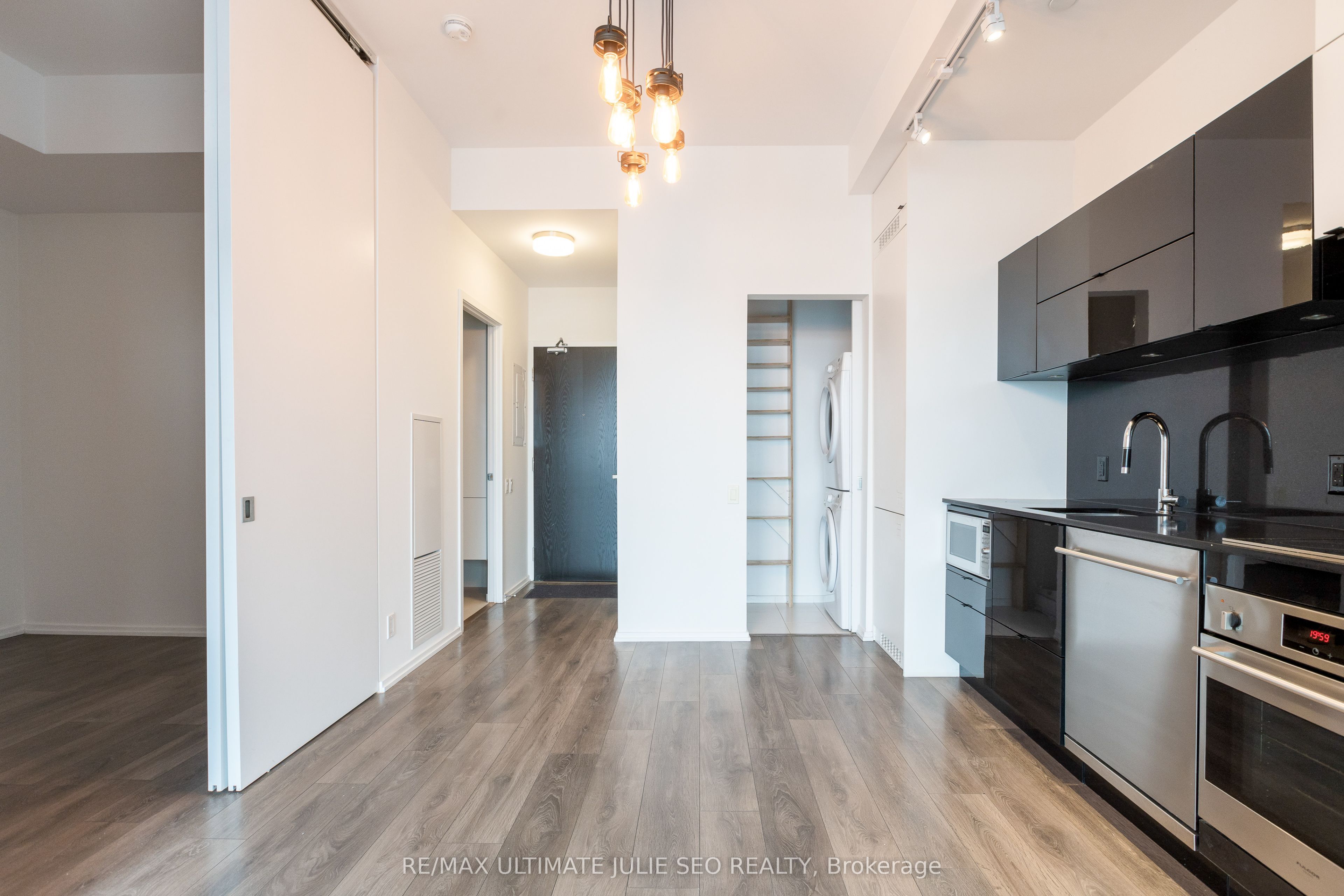 125 Peter Street 3606