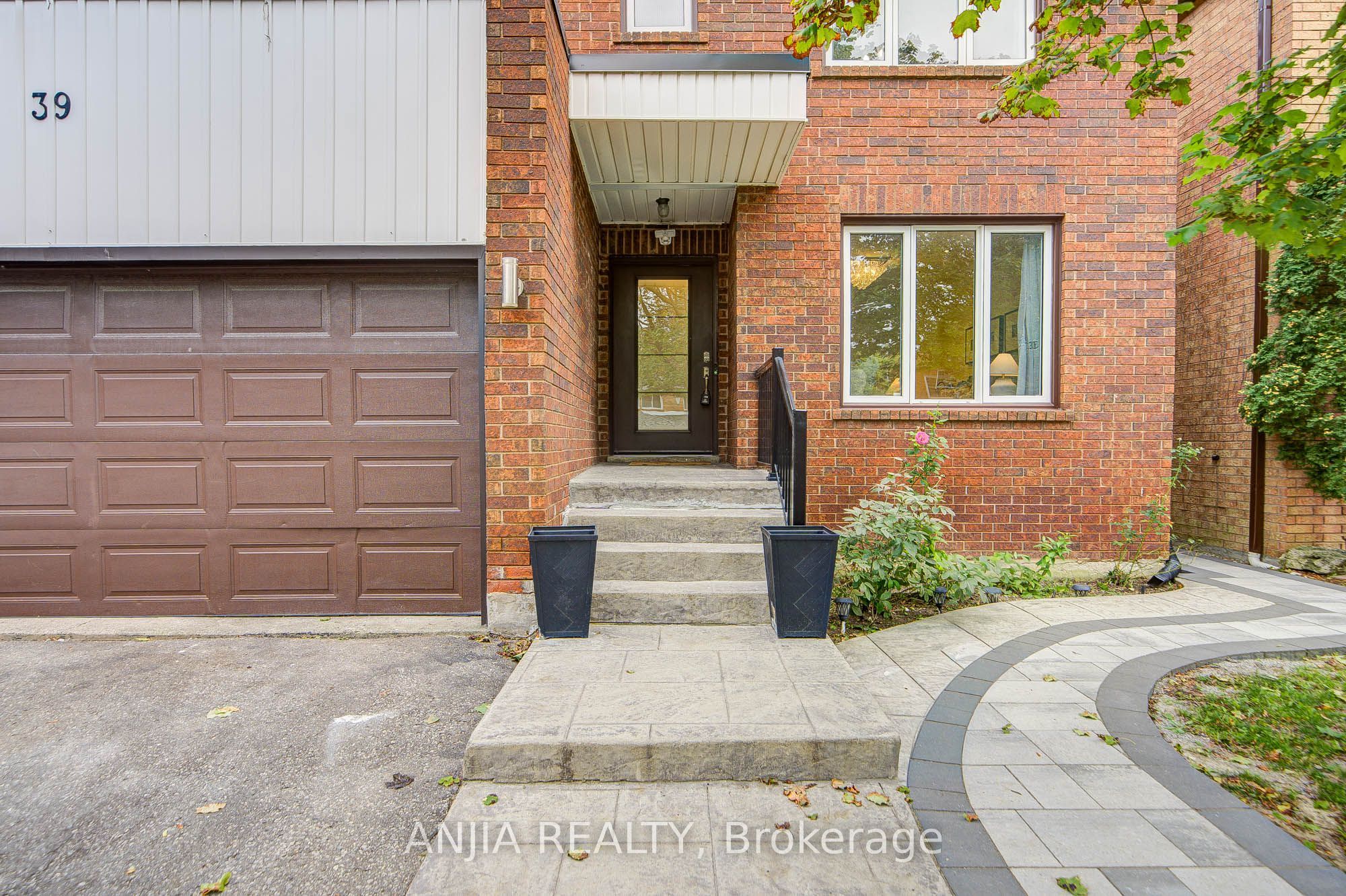 39 Millcroft Way
