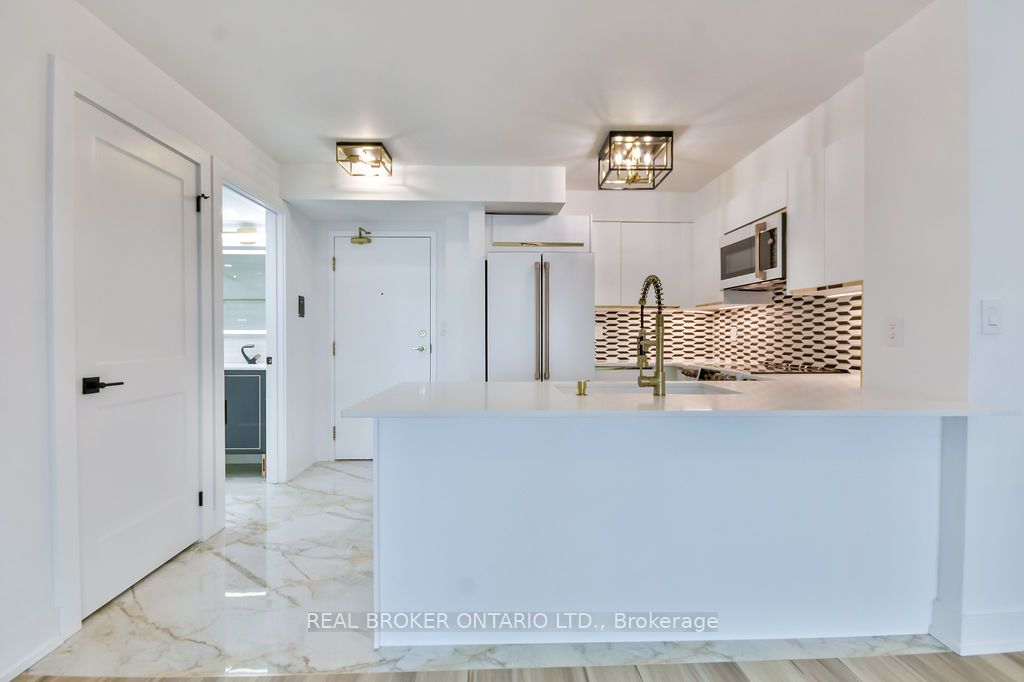 190 Manitoba Street 710