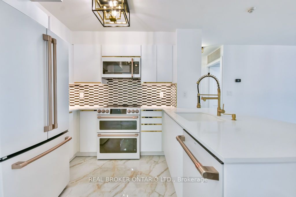 190 Manitoba Street 710