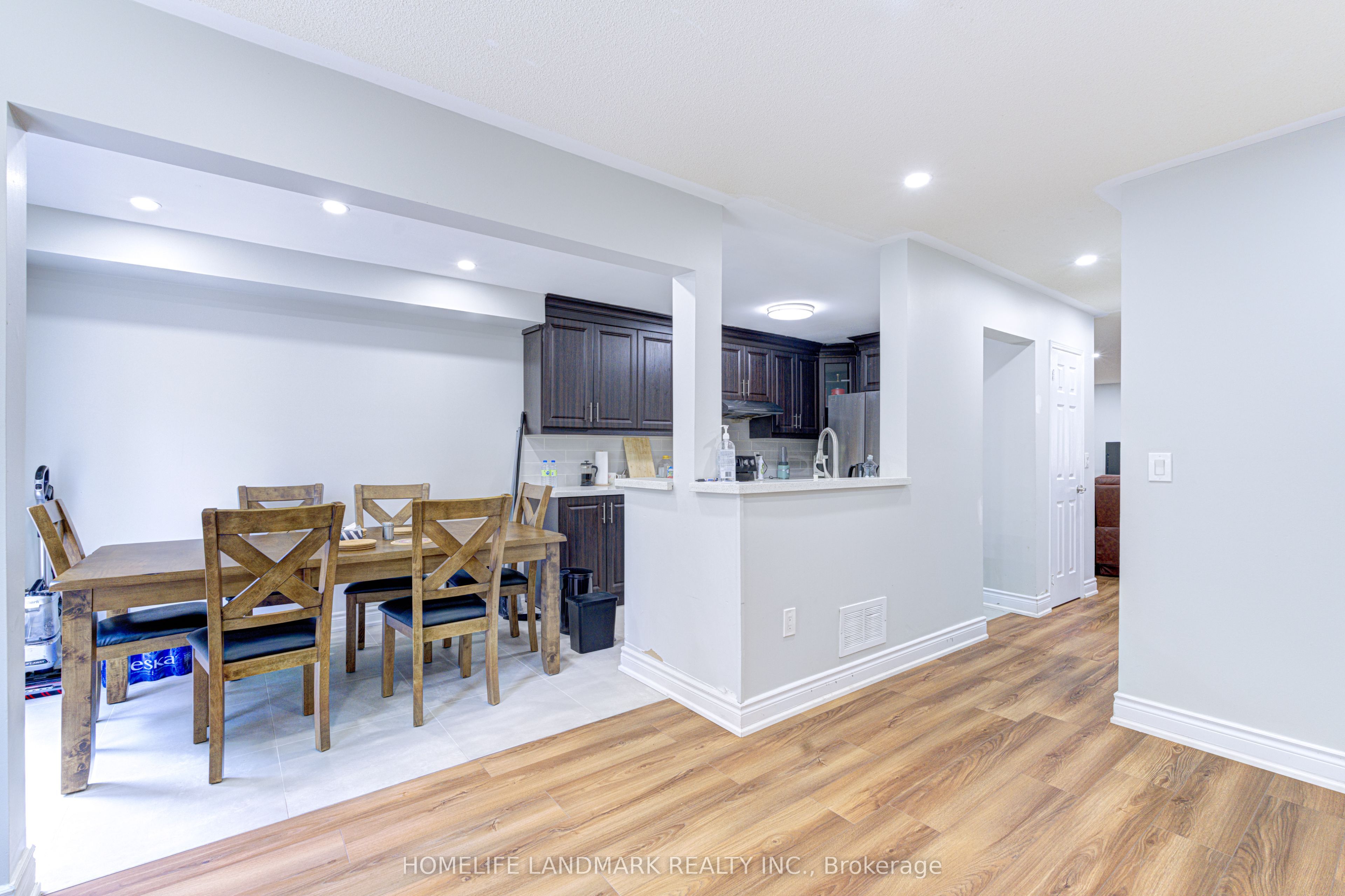 1192 Prestonwood Crescent