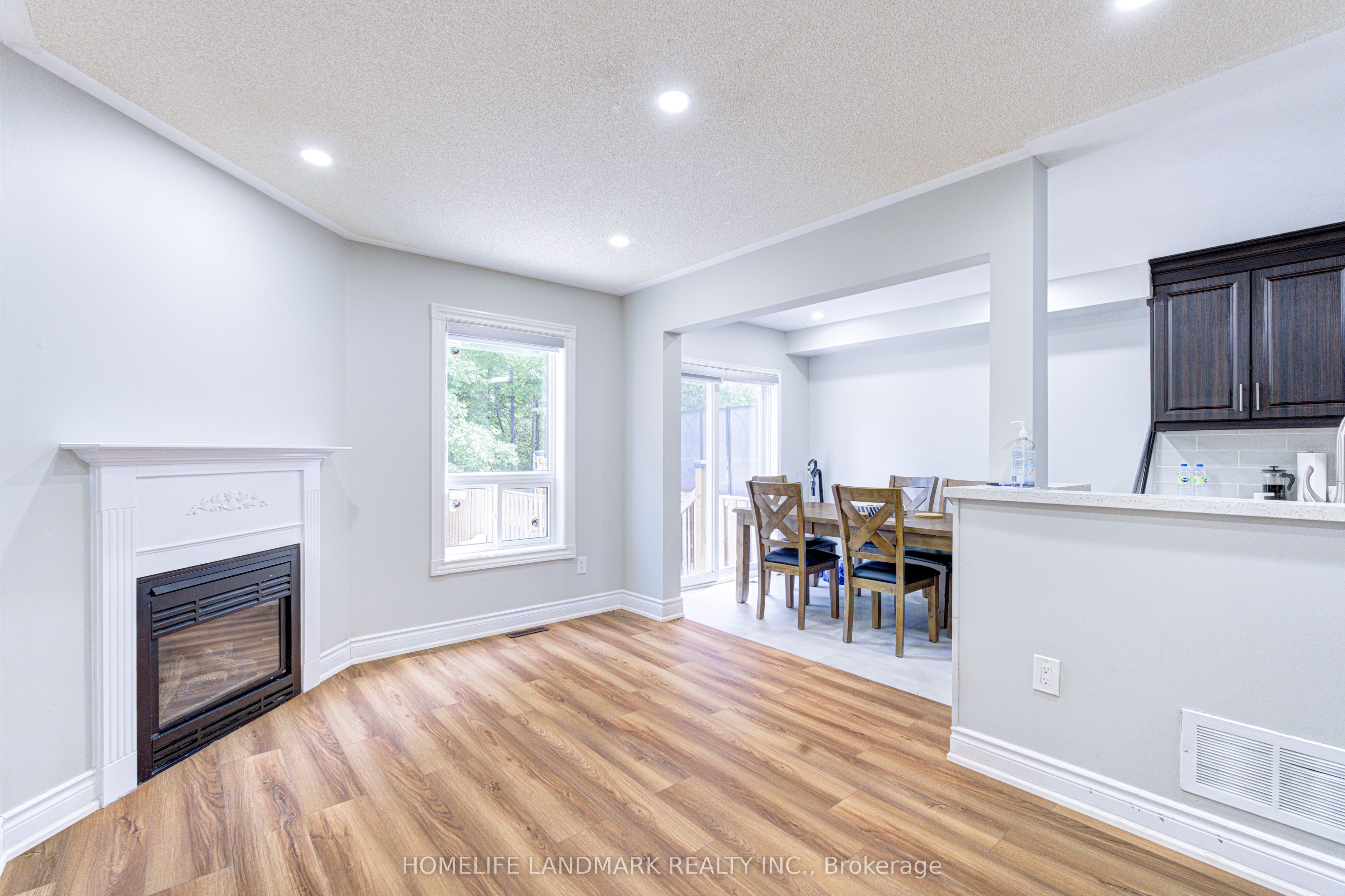 1192 Prestonwood Crescent