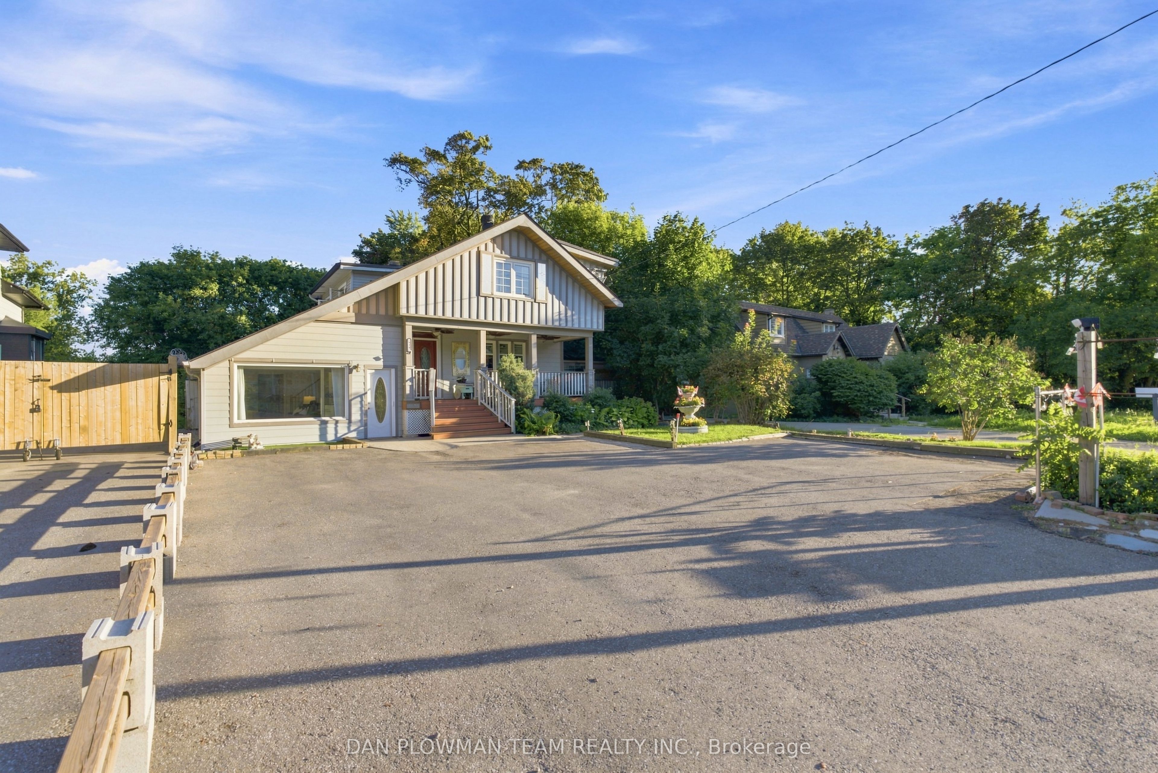519 Kingston Road W