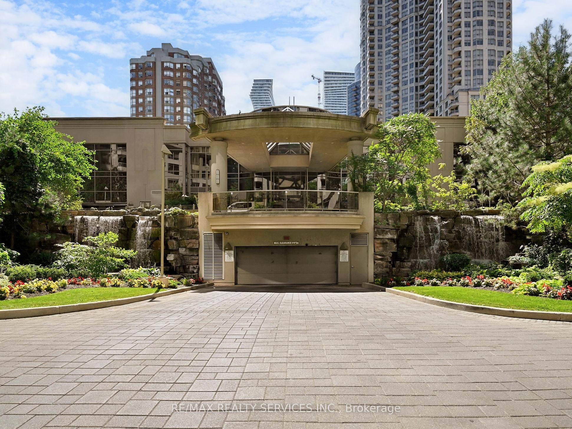 3880 Duke Of York Boulevard 504