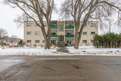 310 Marland Avenue Oshawa ON L1J 1X5