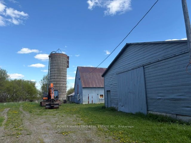 955 ST GUILLAUME Road