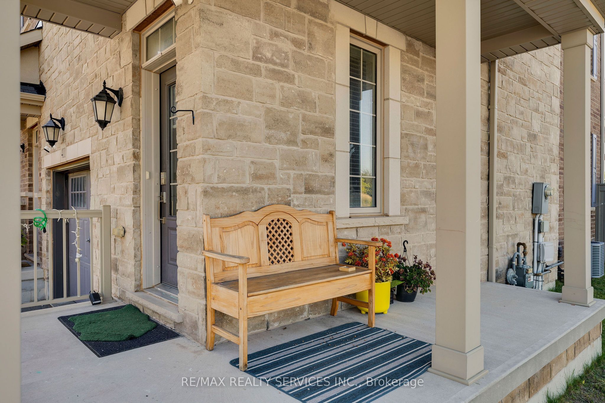 411 Hardwick Common