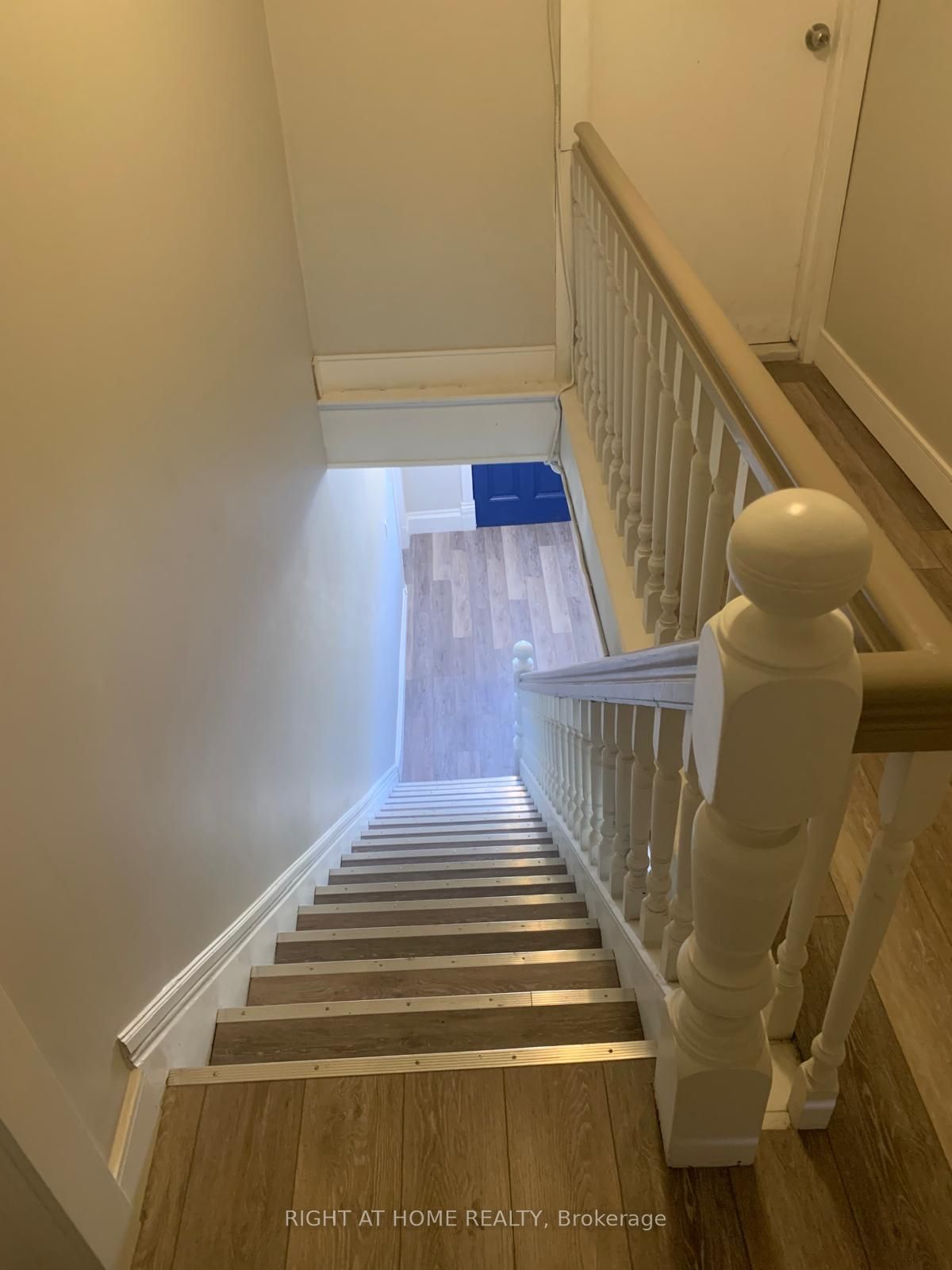 728-730 Simcoe Street S 6