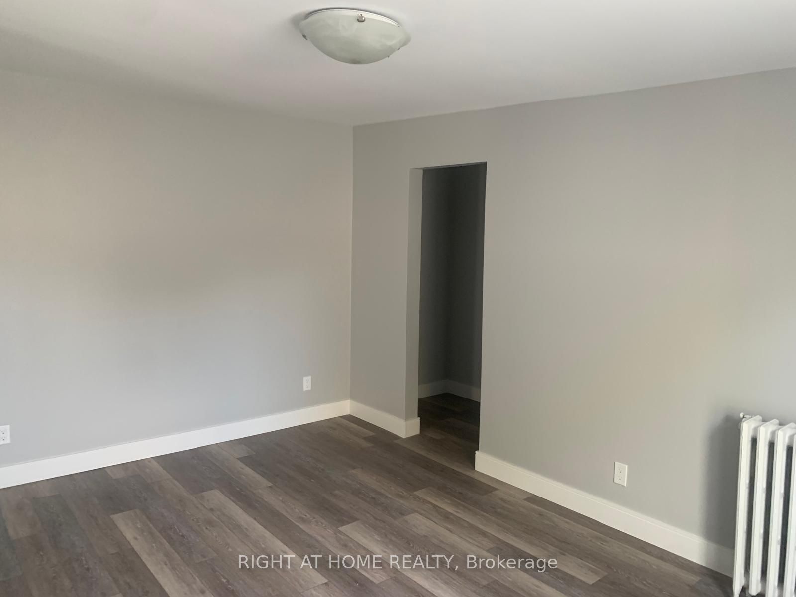 728-730 Simcoe Street S 6