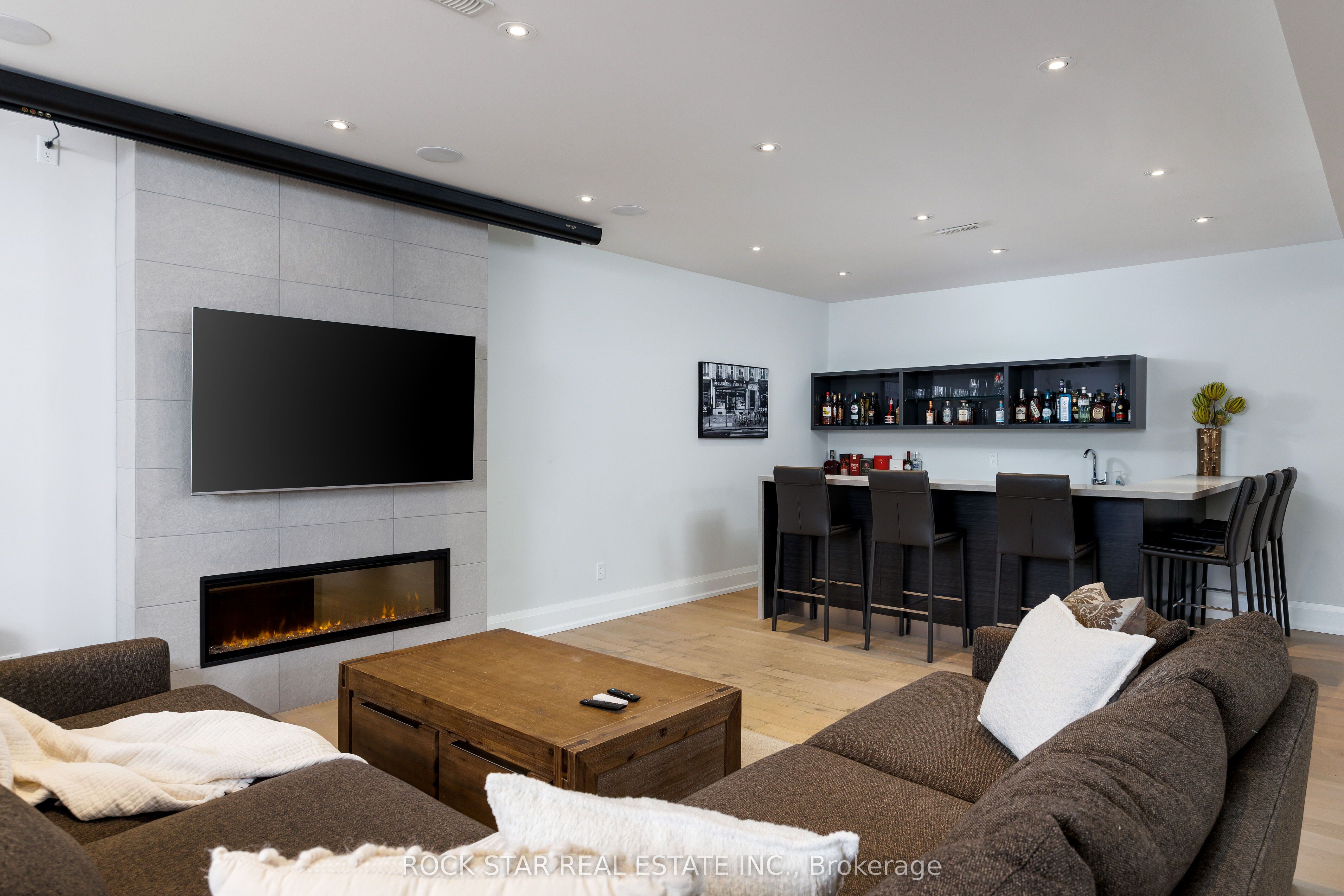 2443 Applewood Drive