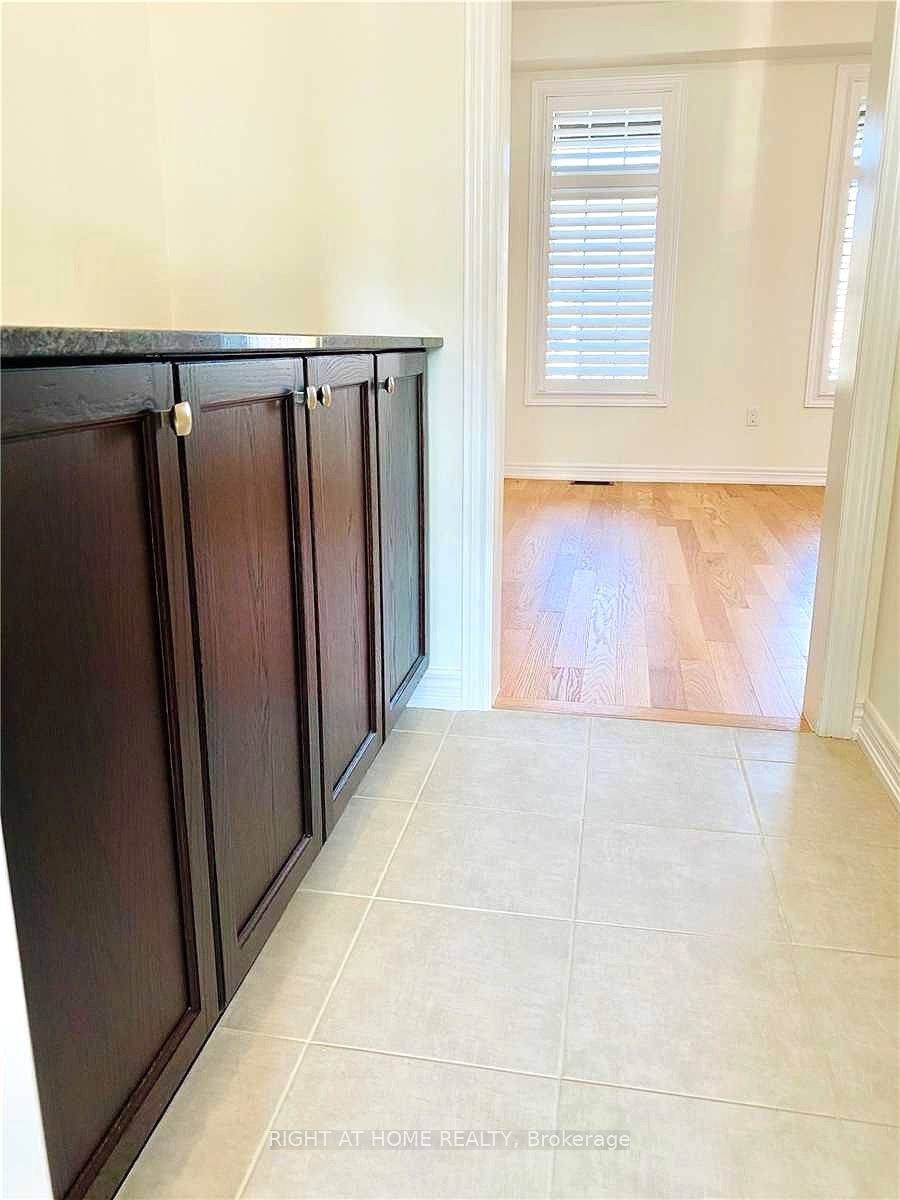 24 Summer Breese Drive W