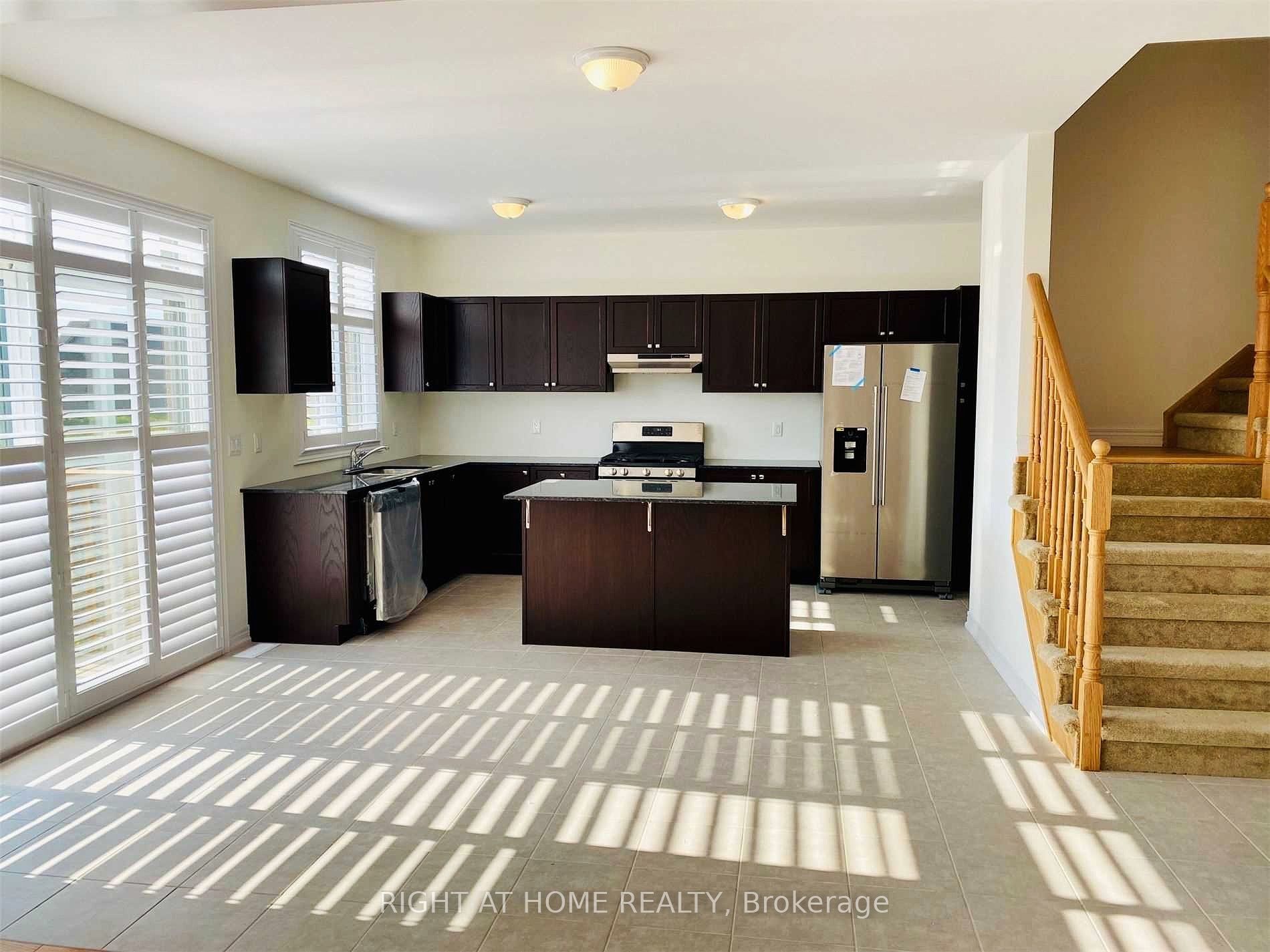 24 Summer Breese Drive W