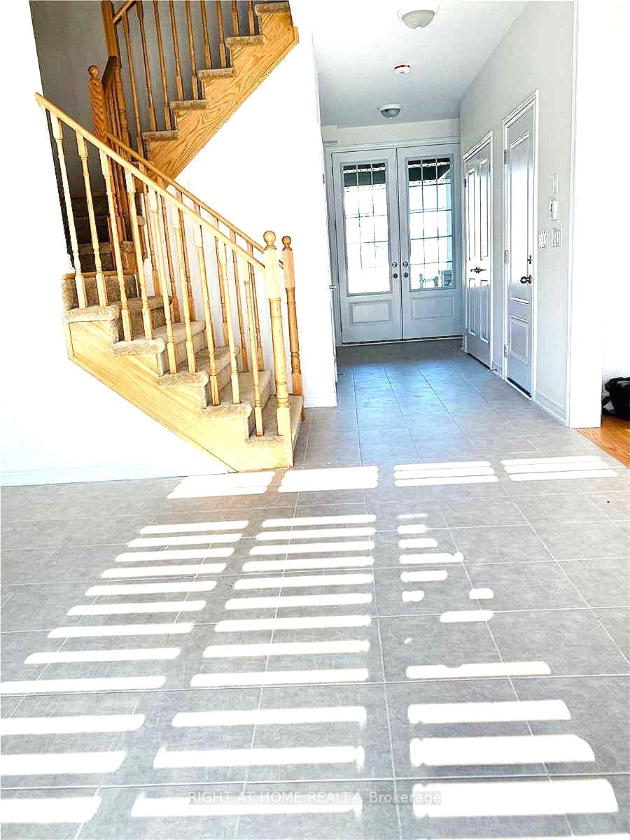 24 Summer Breese Drive W