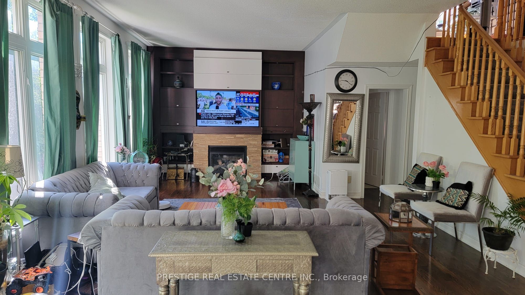 1527 Stewart Crescent