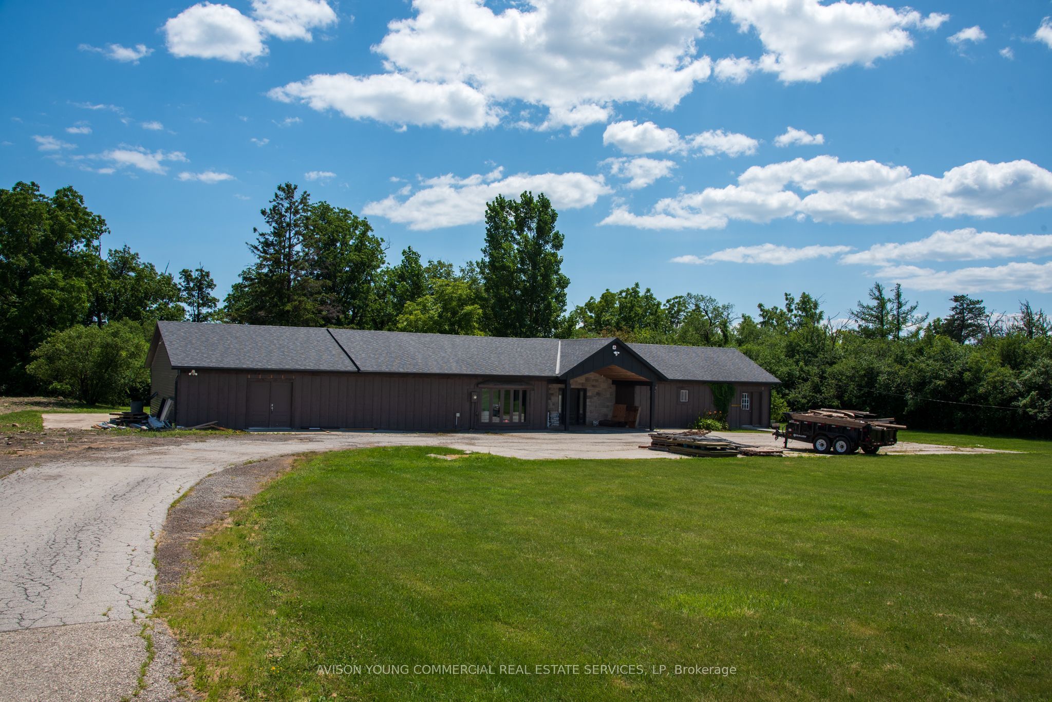 2078 Upper Middle Road E