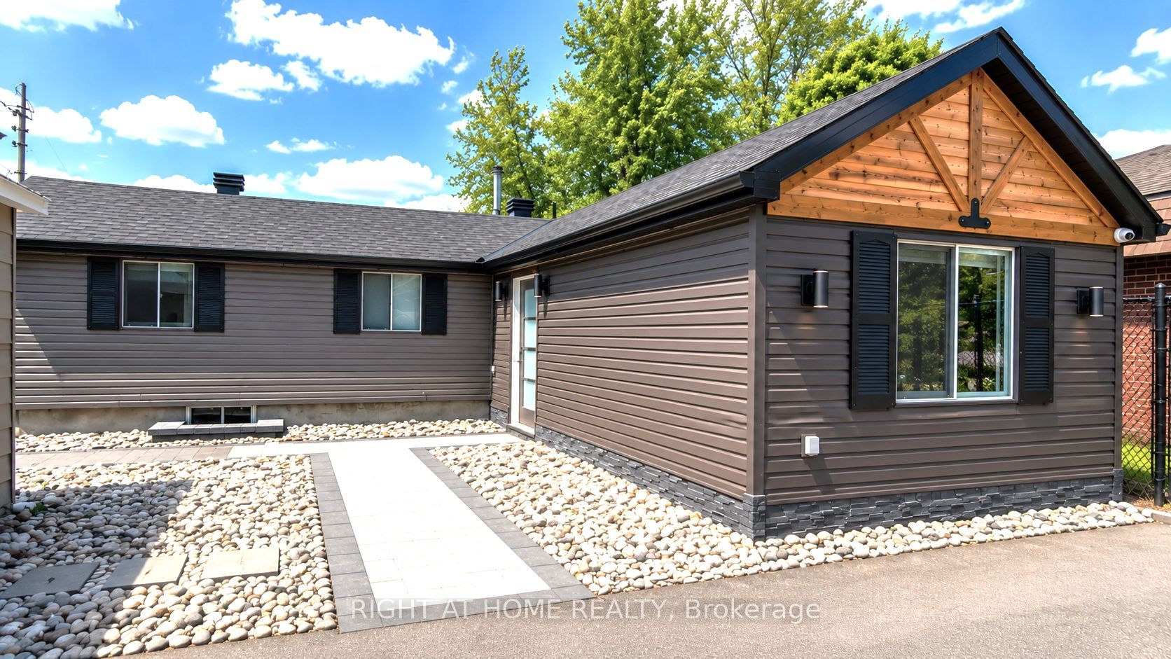 3858 Rideau River Road