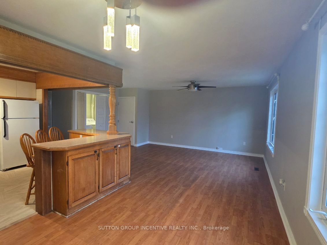 50 Farmingdale Crescent