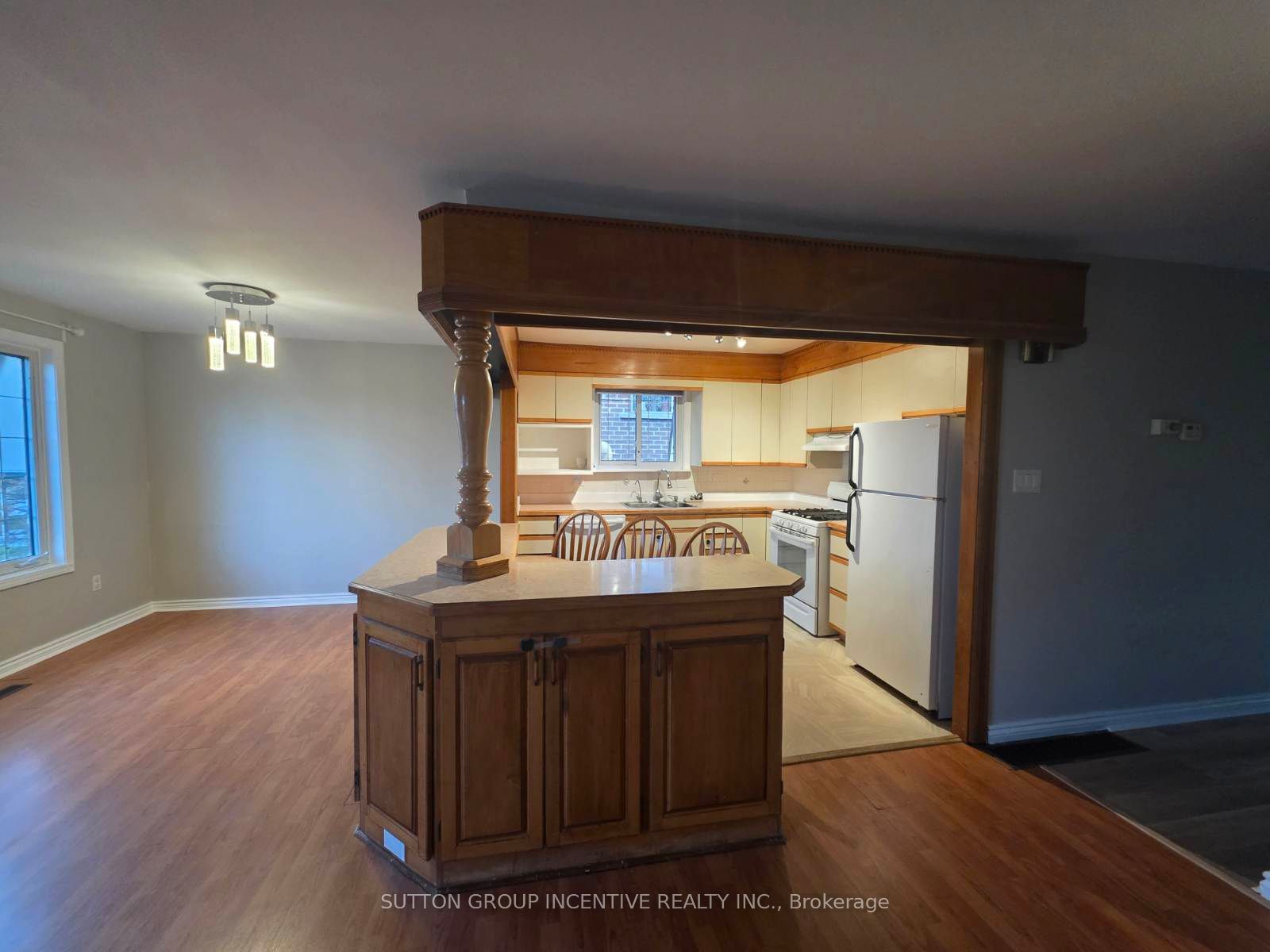 50 Farmingdale Crescent