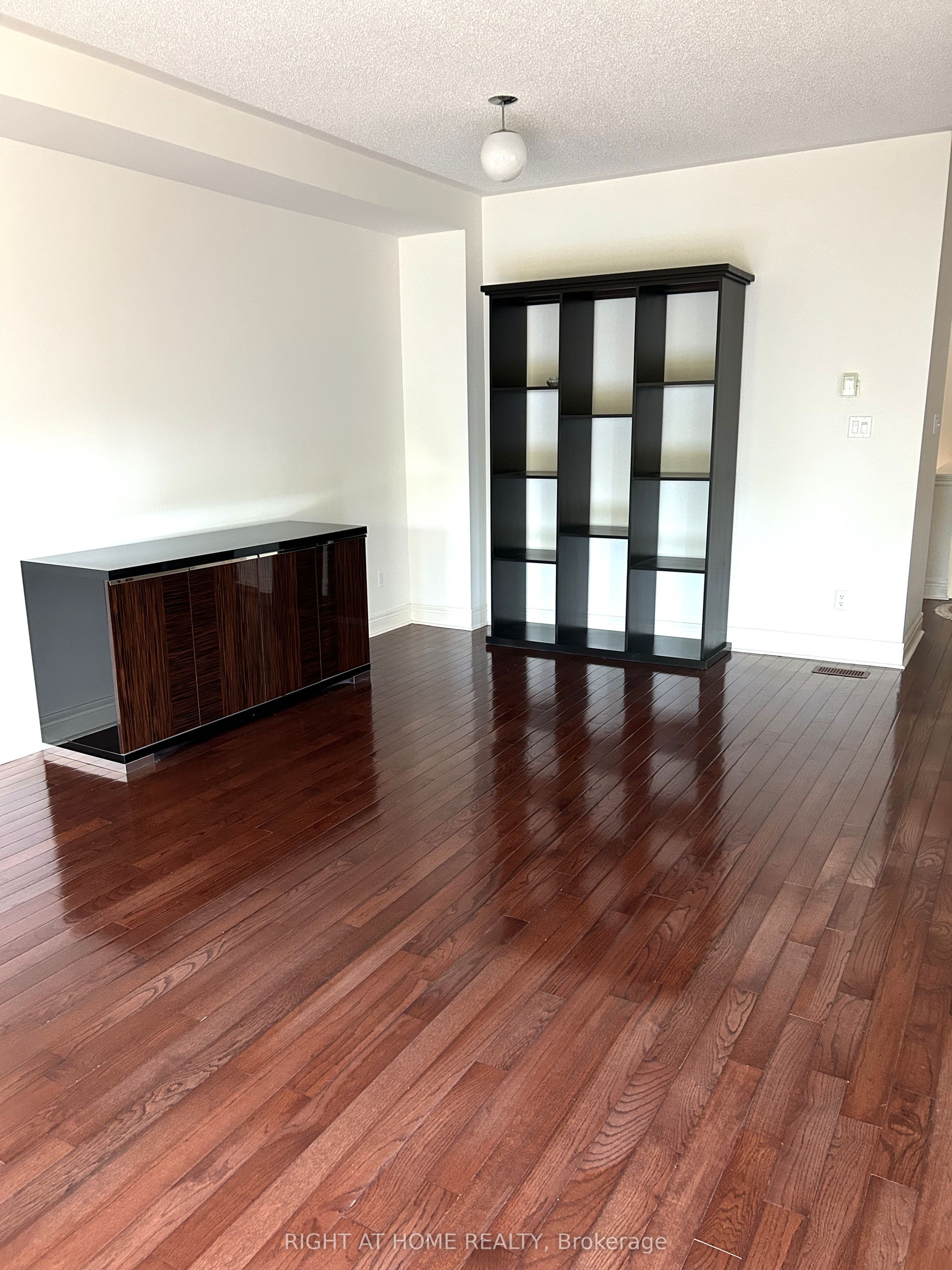 1130 Cawthra Road 2