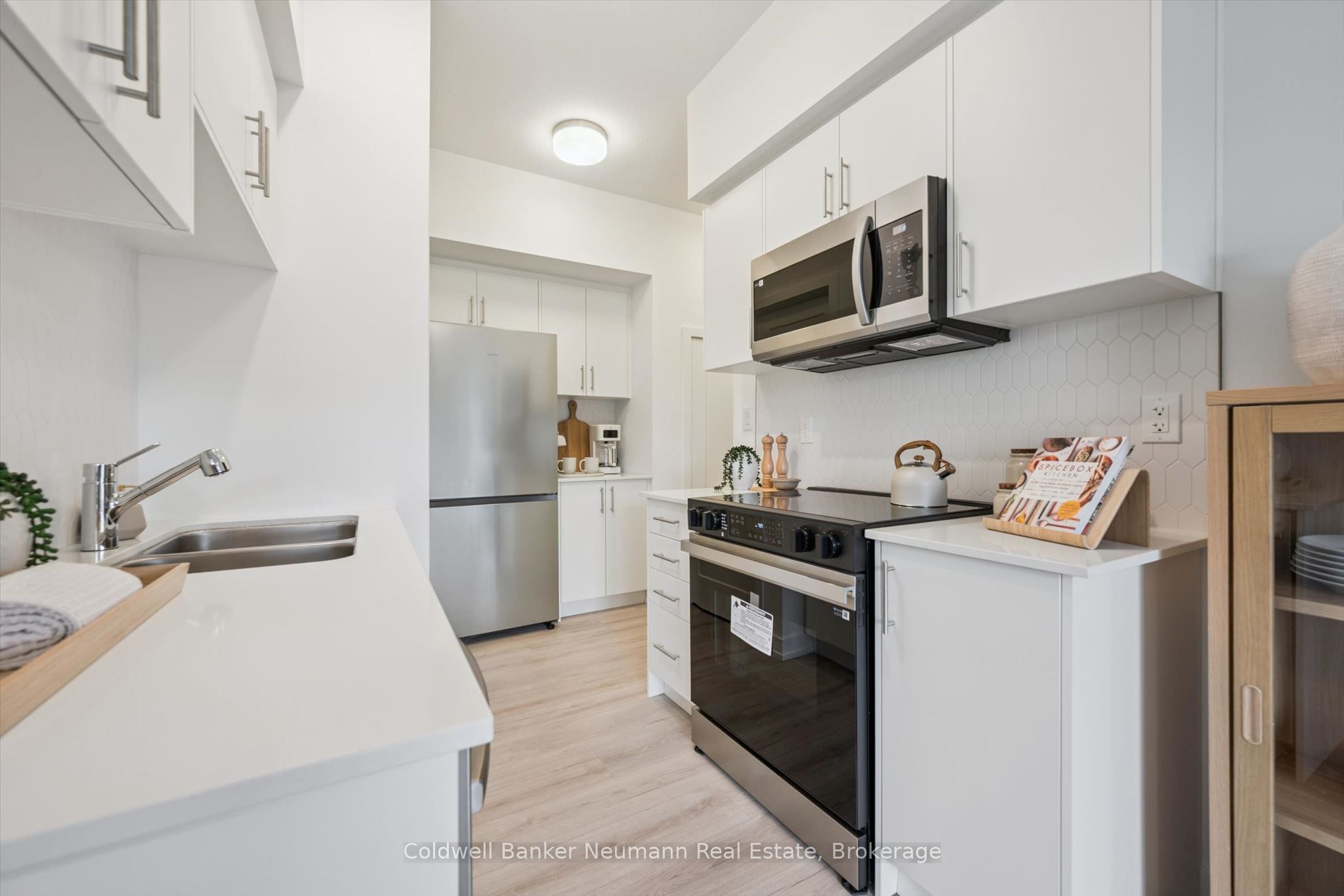940 St David Street N 107