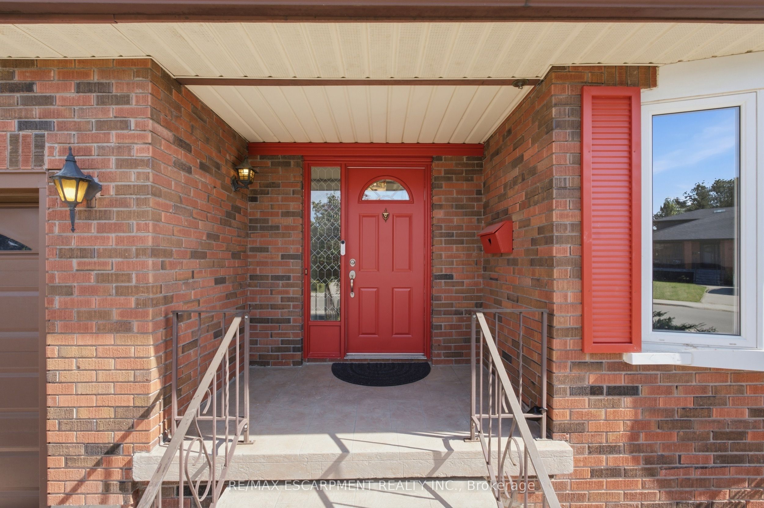 102 Trenholme Crescent