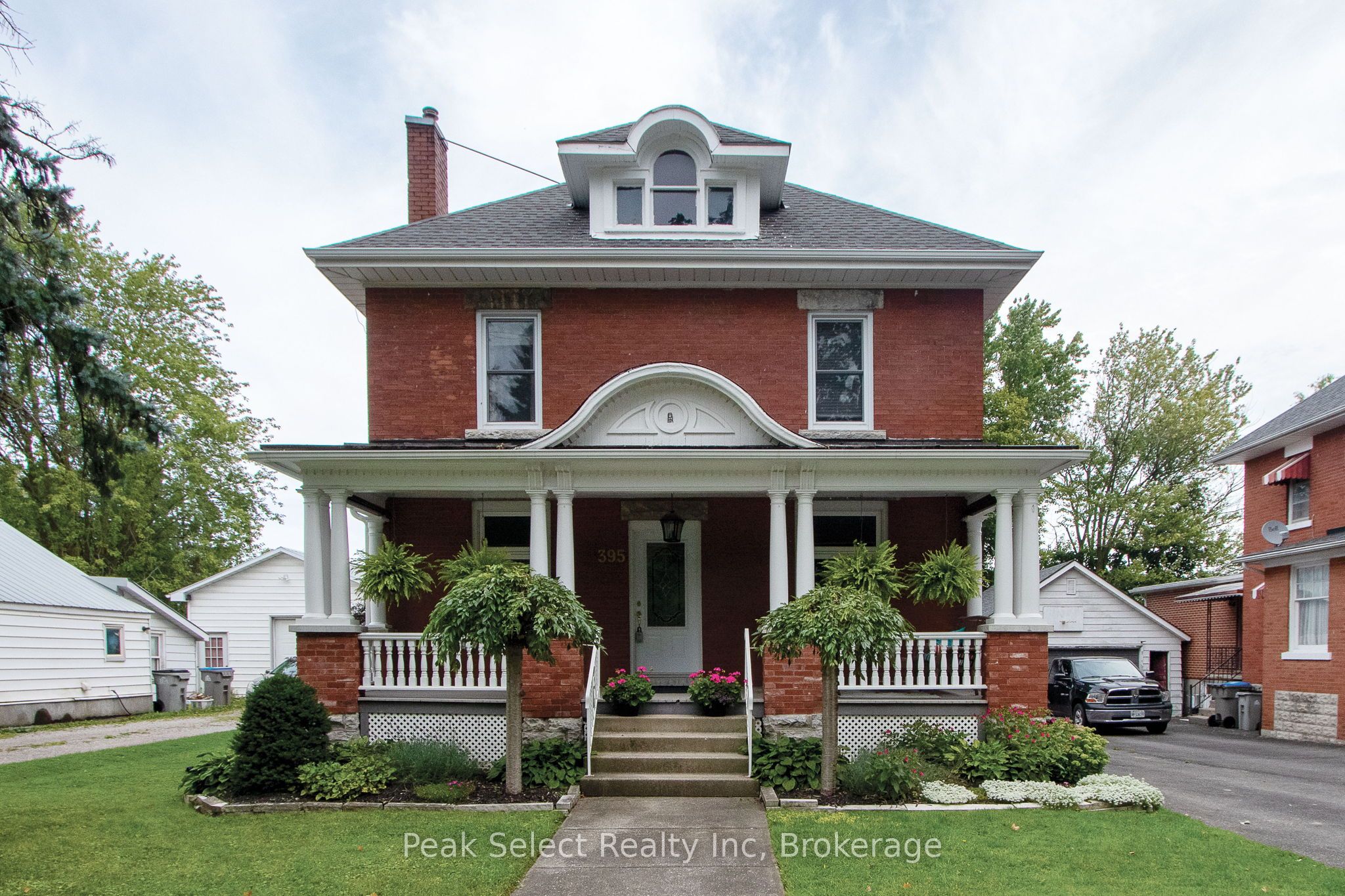 395 QUEEN Street E