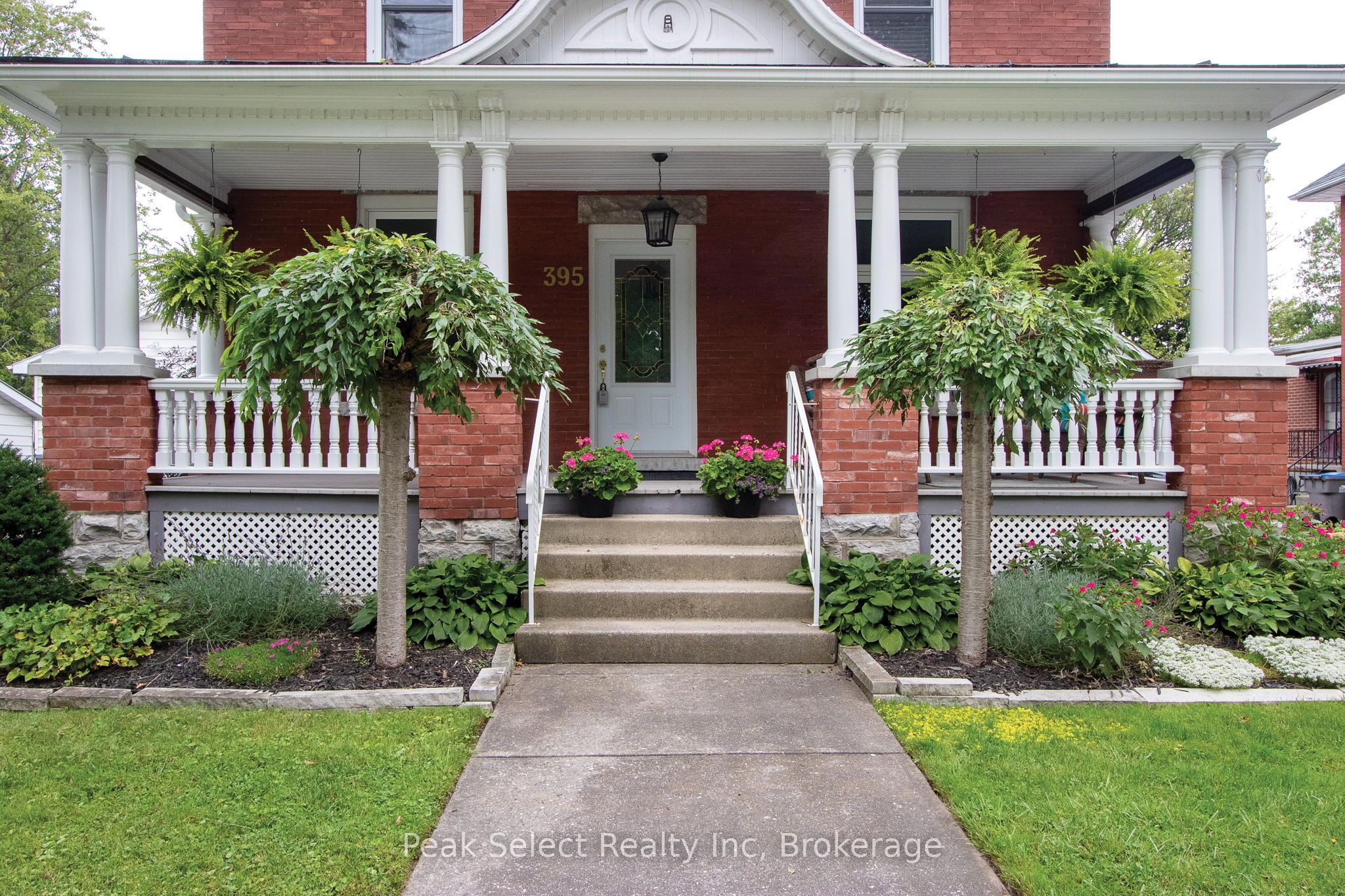 395 QUEEN Street E